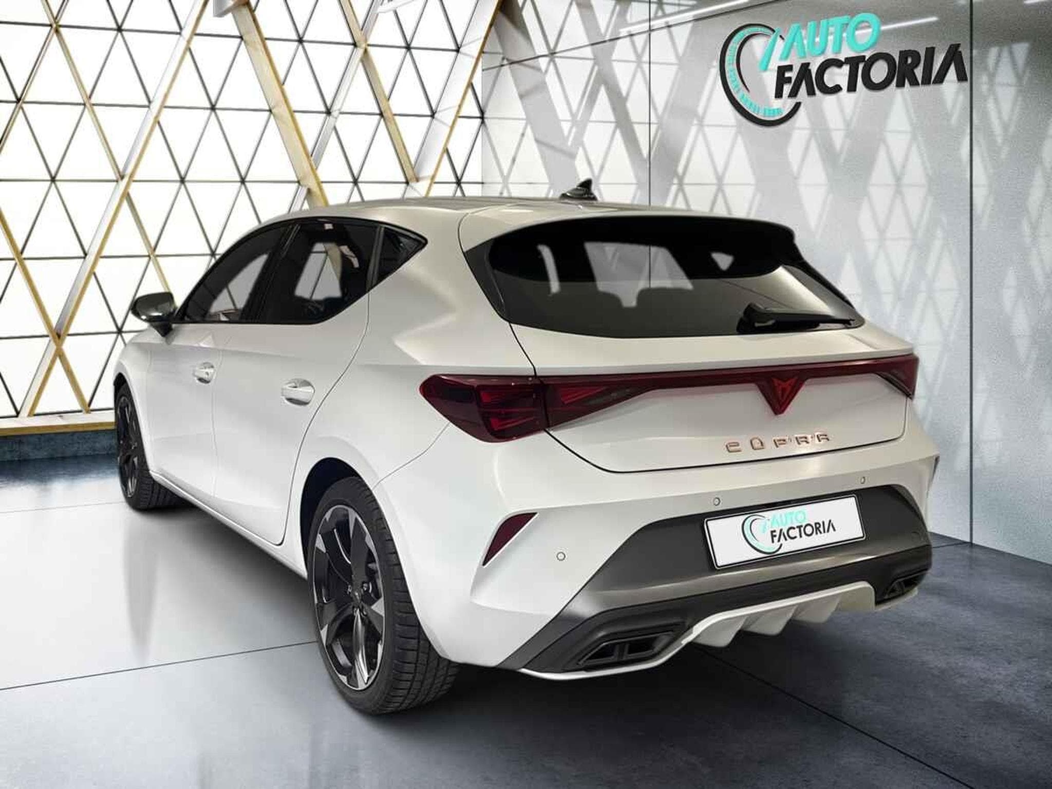 Cupra Leon -29% 1.5 eTSI 150cv BVA+MIRRORLINK+CAM+LED+JA18 (2025) - Foto 3