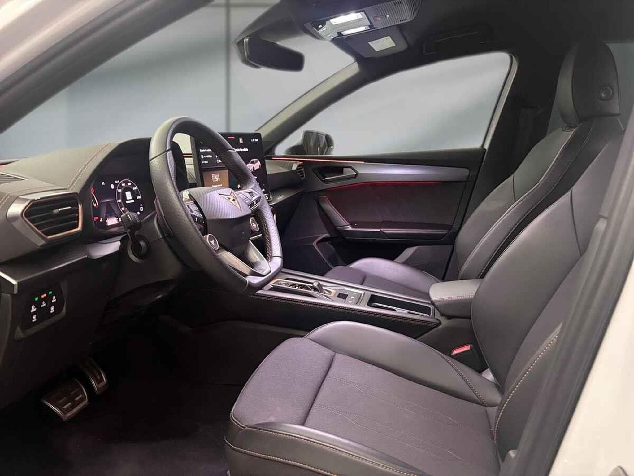 Cupra Leon -29% 1.5 eTSI 150cv BVA+MIRRORLINK+CAM+LED+JA18 (2025) - Foto 6