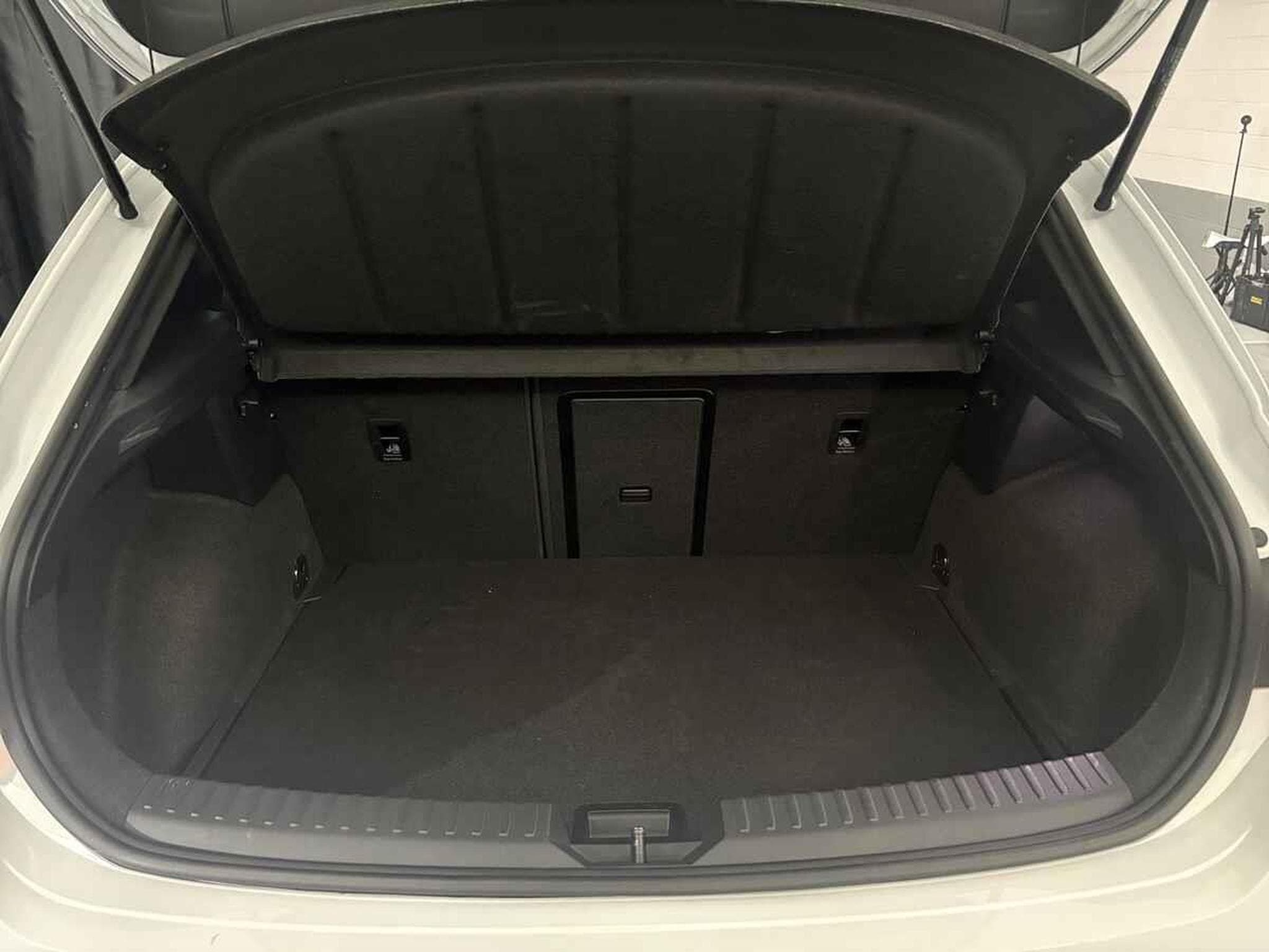Cupra Leon -29% 1.5 eTSI 150cv BVA+MIRRORLINK+CAM+LED+JA18 (2025) - Foto 4