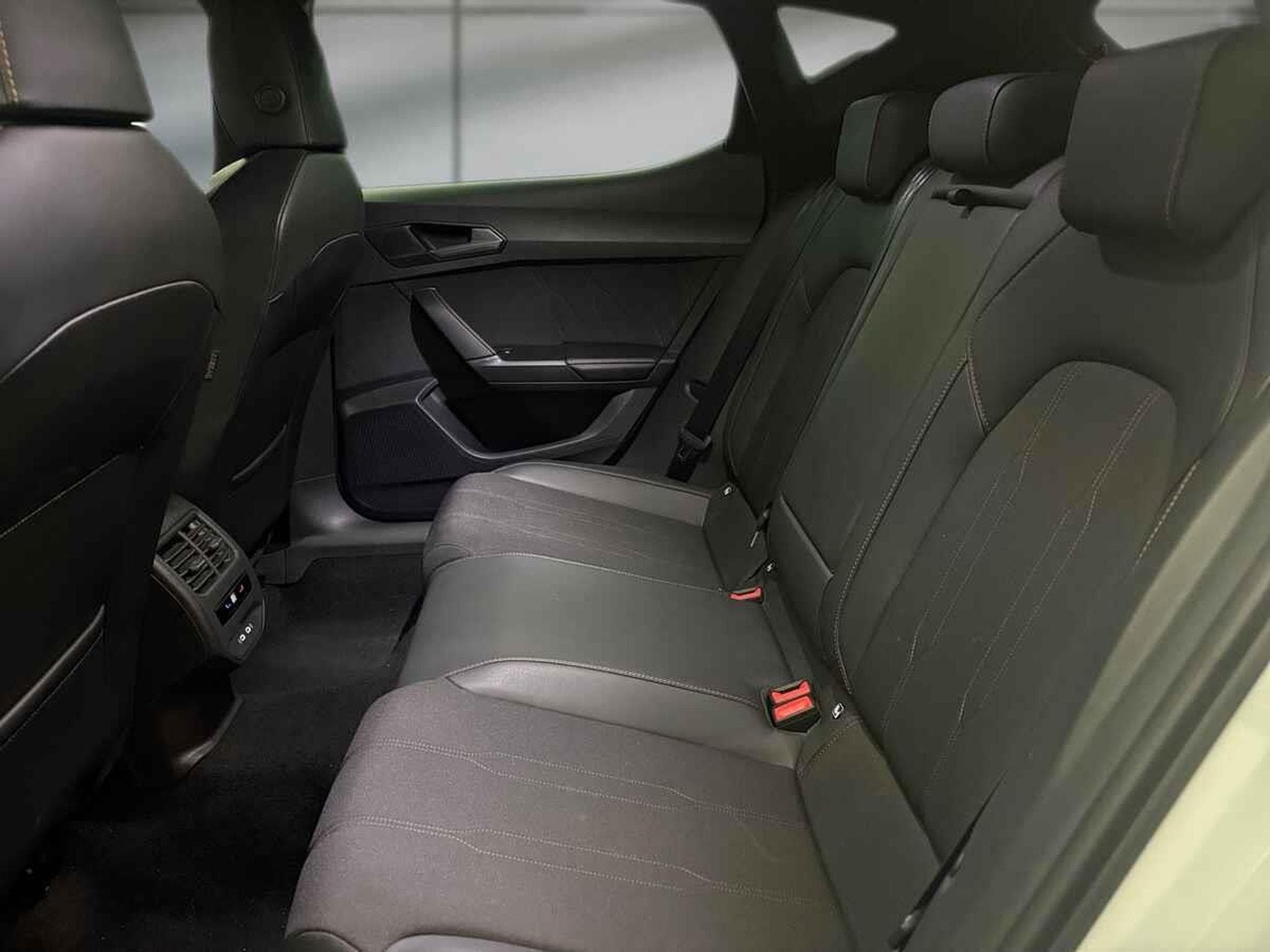 Cupra Leon -29% 1.5 eTSI 150cv BVA+MIRRORLINK+CAM+LED+JA18 (2025) - Foto 7