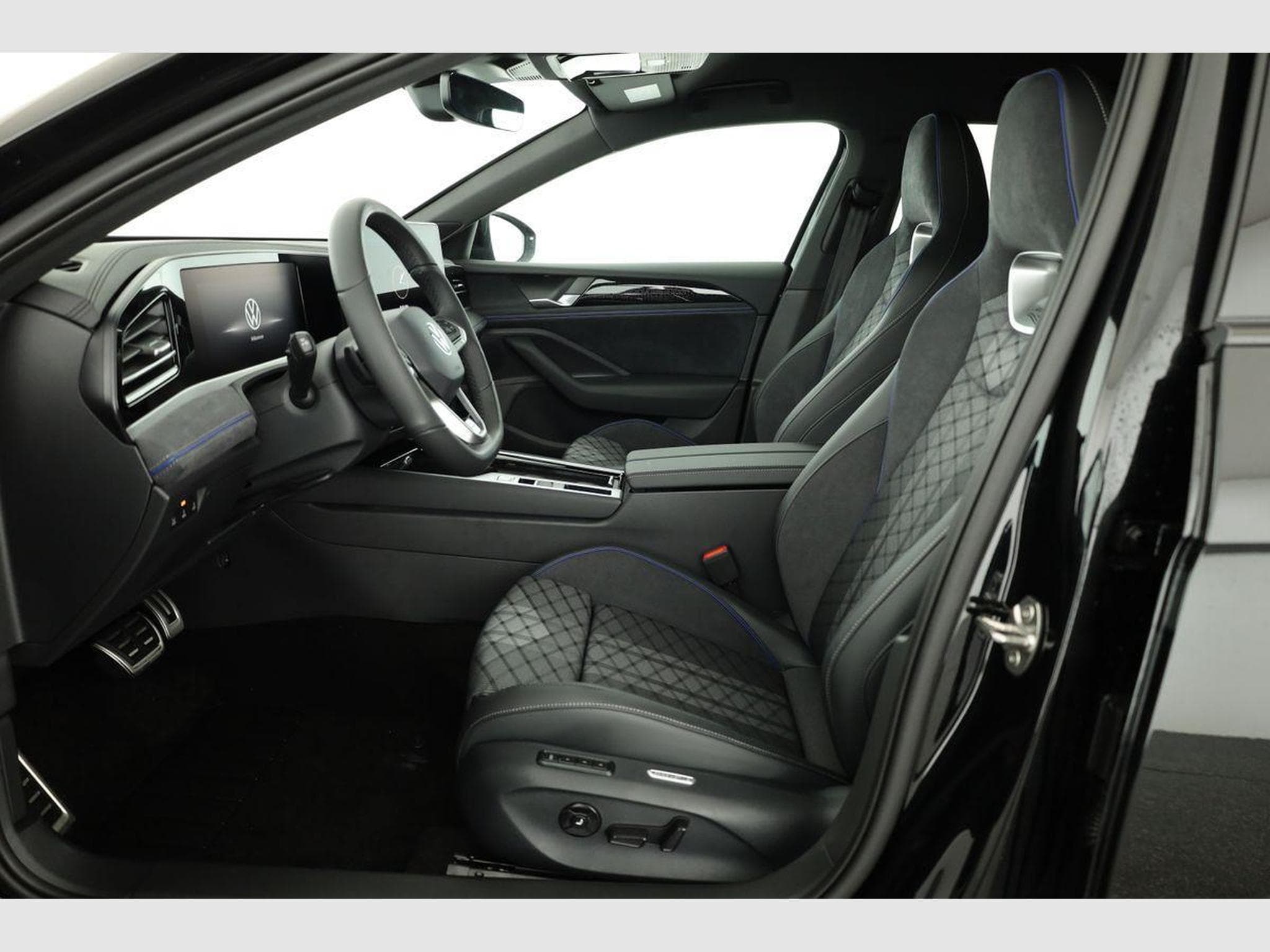 VW Passat Variant 2.0 TDI 142 kW 4Motion R-Line (2026) - Foto 9