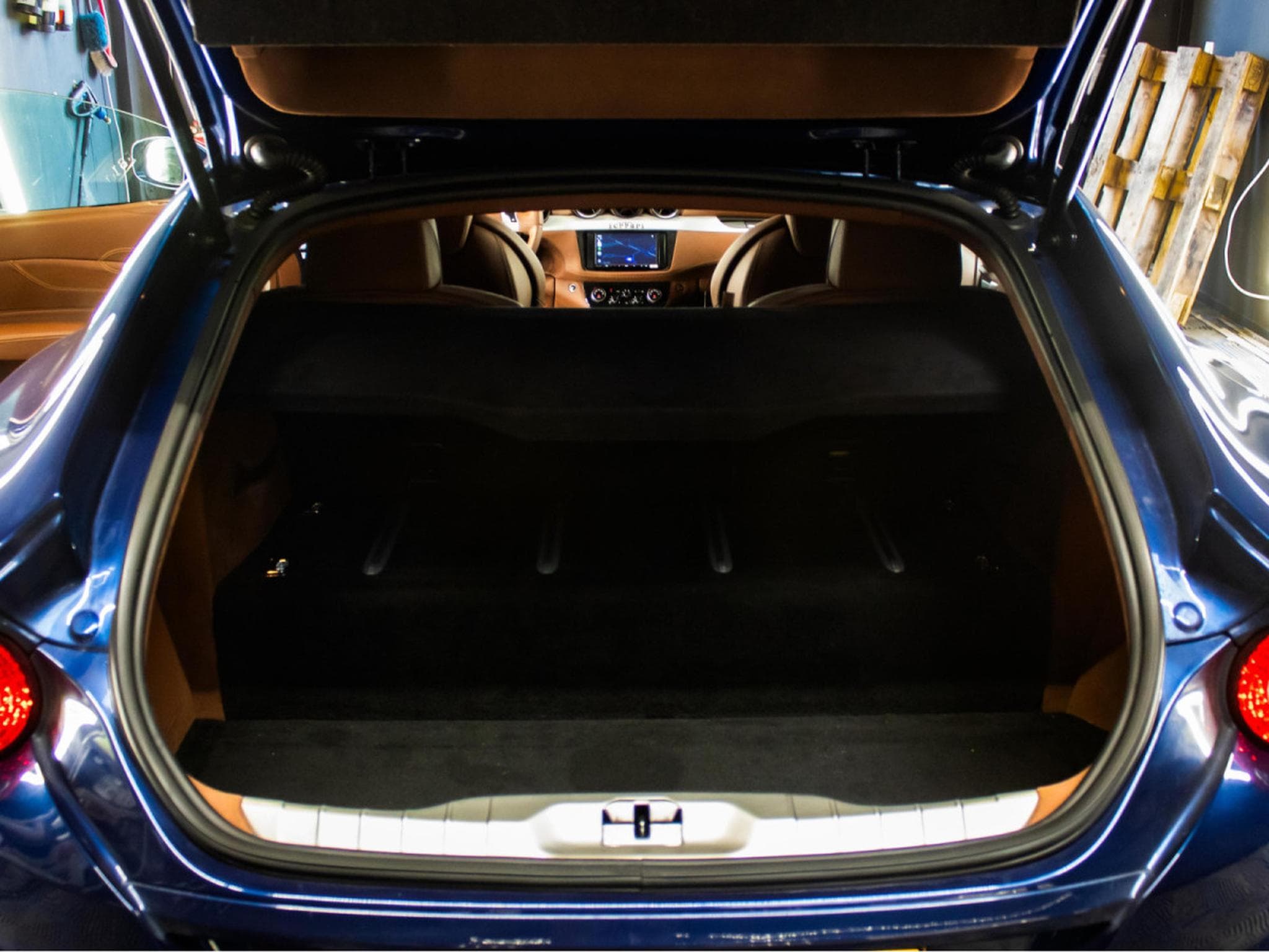 Ferrari FF 6.3 V12 (2011) - Photo 11