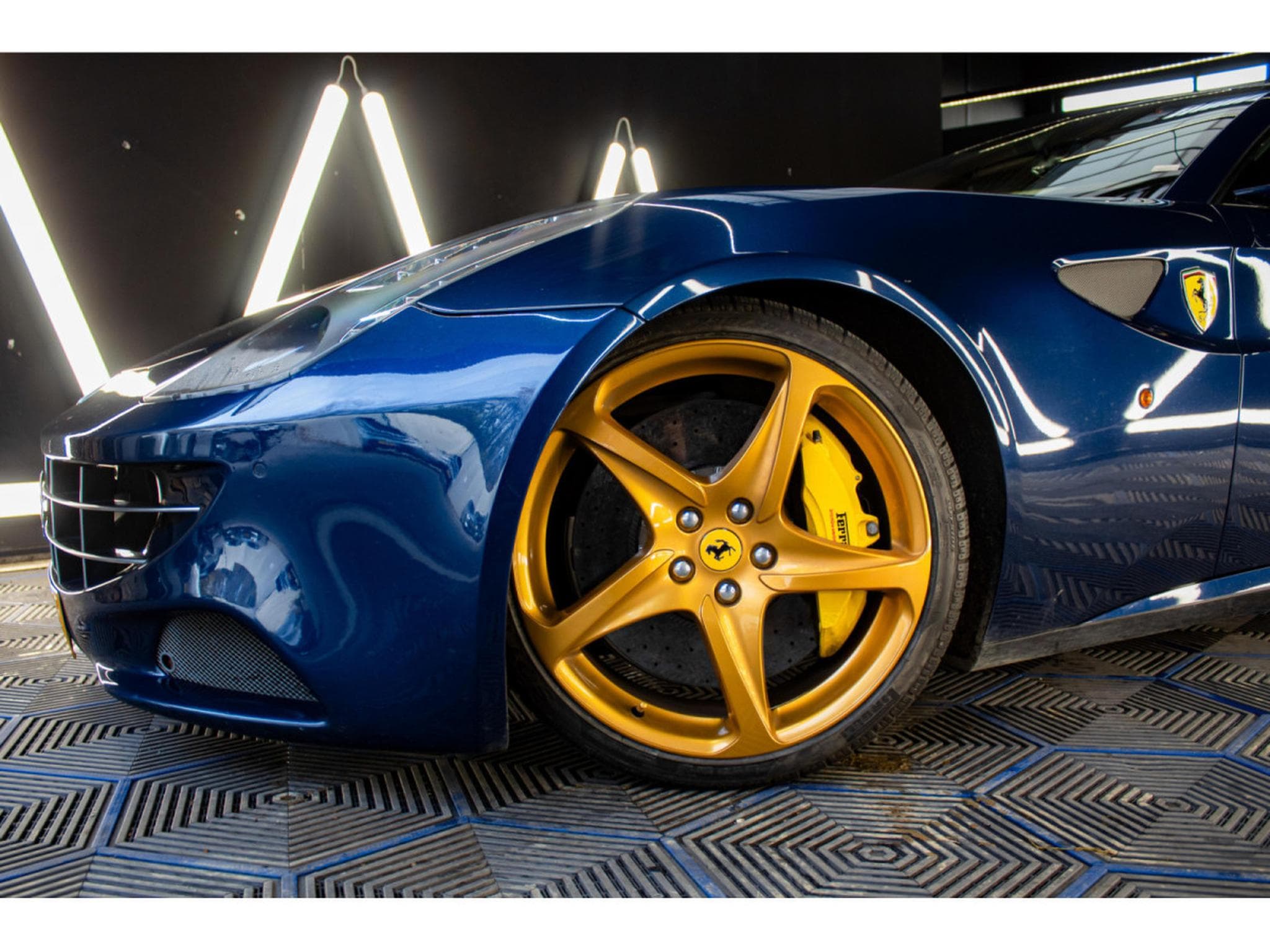 Ferrari FF 6.3 V12 (2011) - Photo 14
