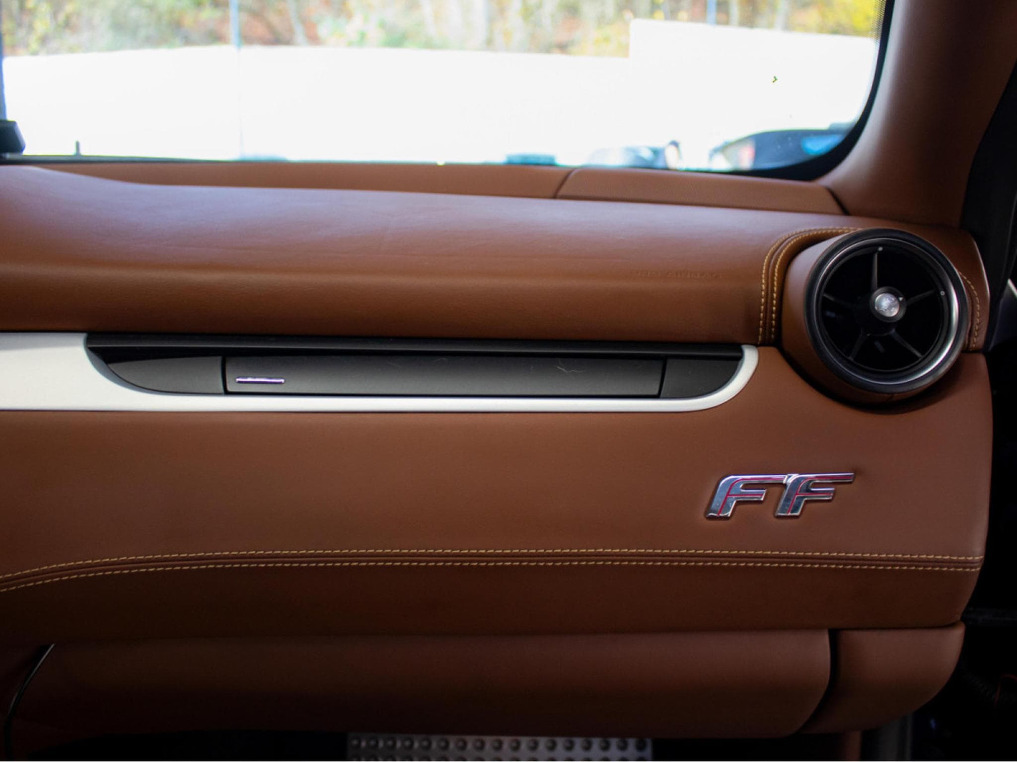 Ferrari FF 6.3 V12 (2011) - Photo 22