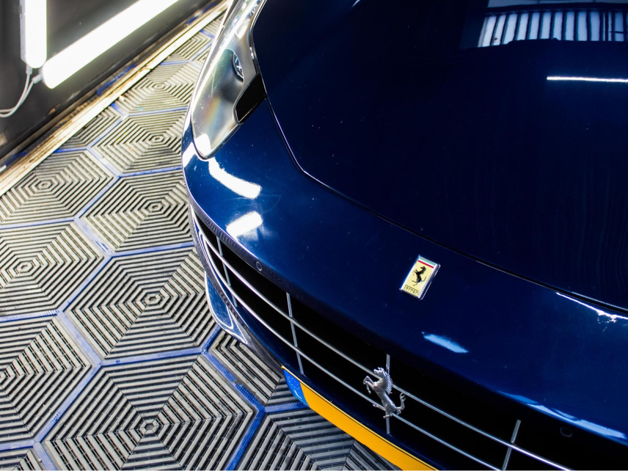 Ferrari FF 6.3 V12 (2011) - Photo 3