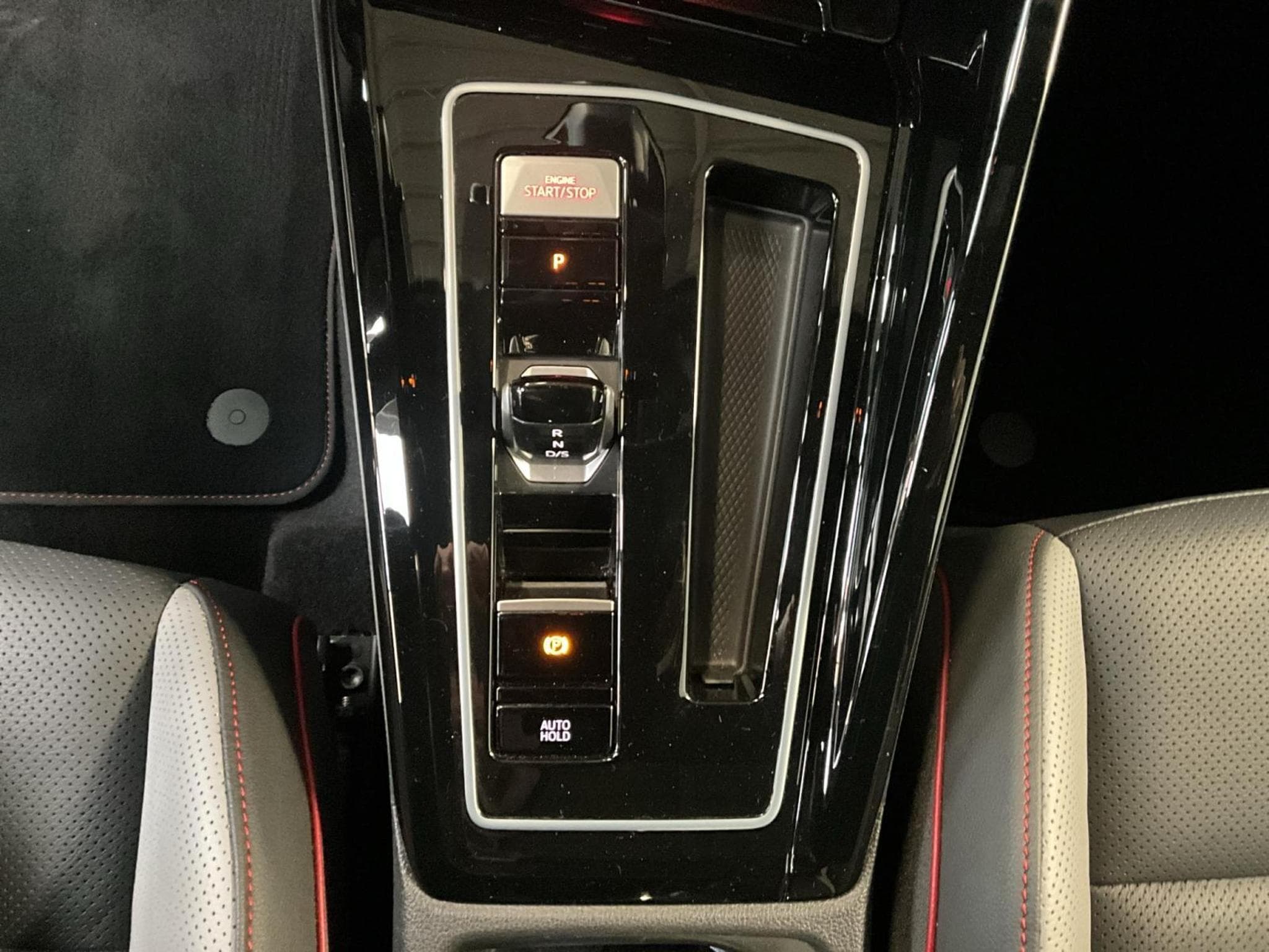 VW Golf Gti-Clubsport+DSG+P.GTI+Matrix (2024) - Foto 12