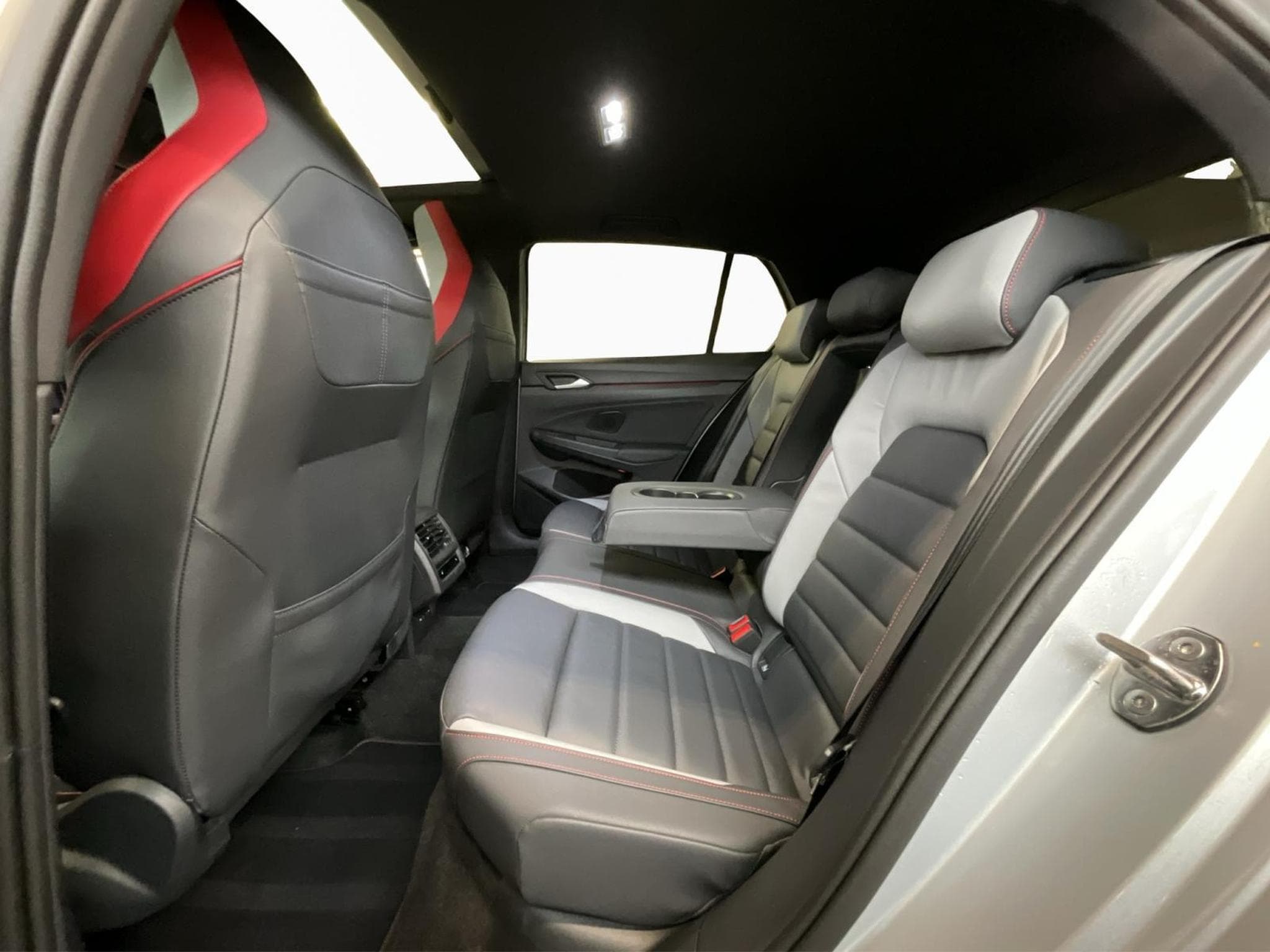 VW Golf Gti-Clubsport+DSG+P.GTI+Matrix (2024) - Foto 15