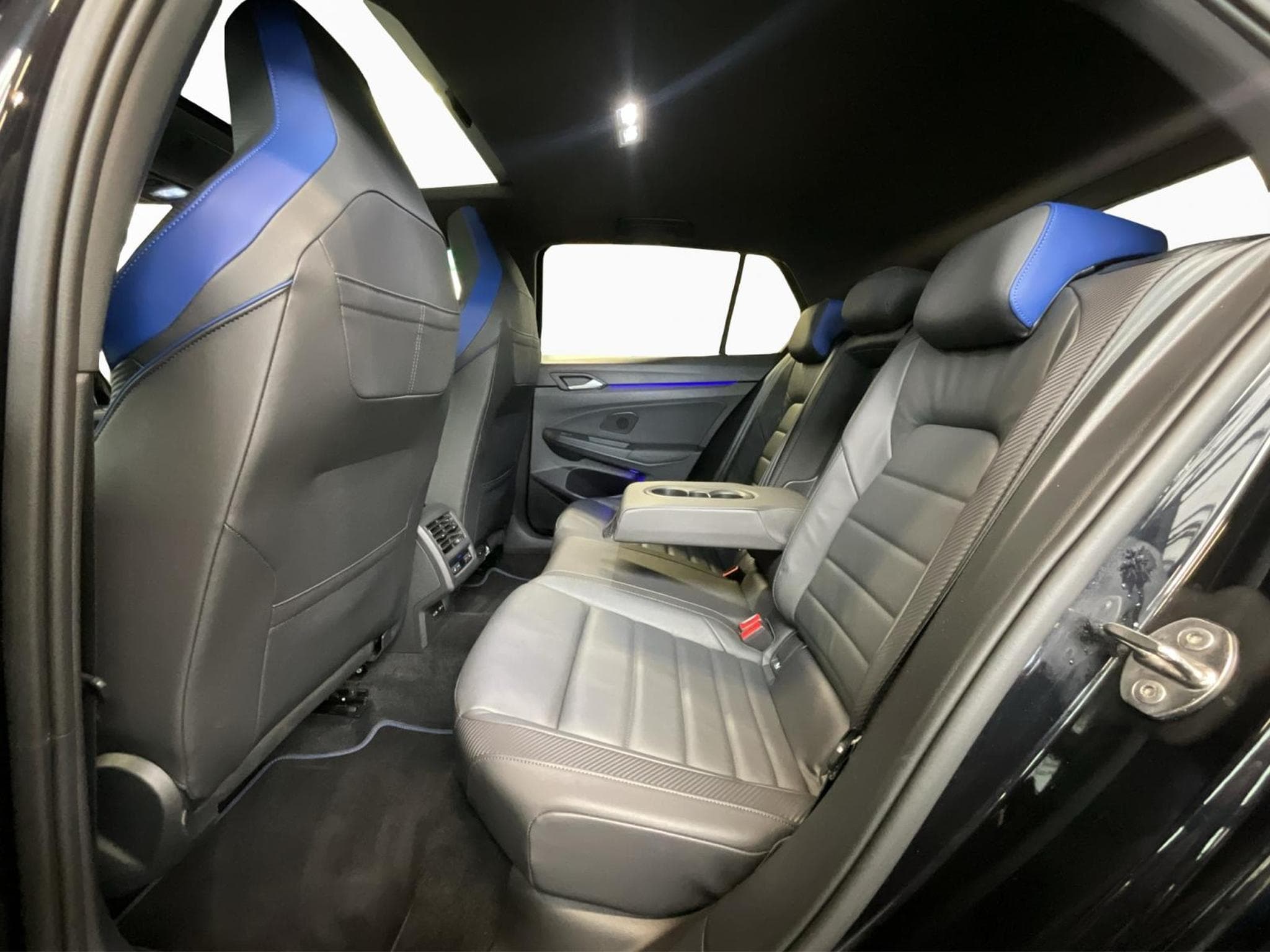 VW Golf R+DSG+4M+P.Leder+Akra+Pano (2021) - Foto 16