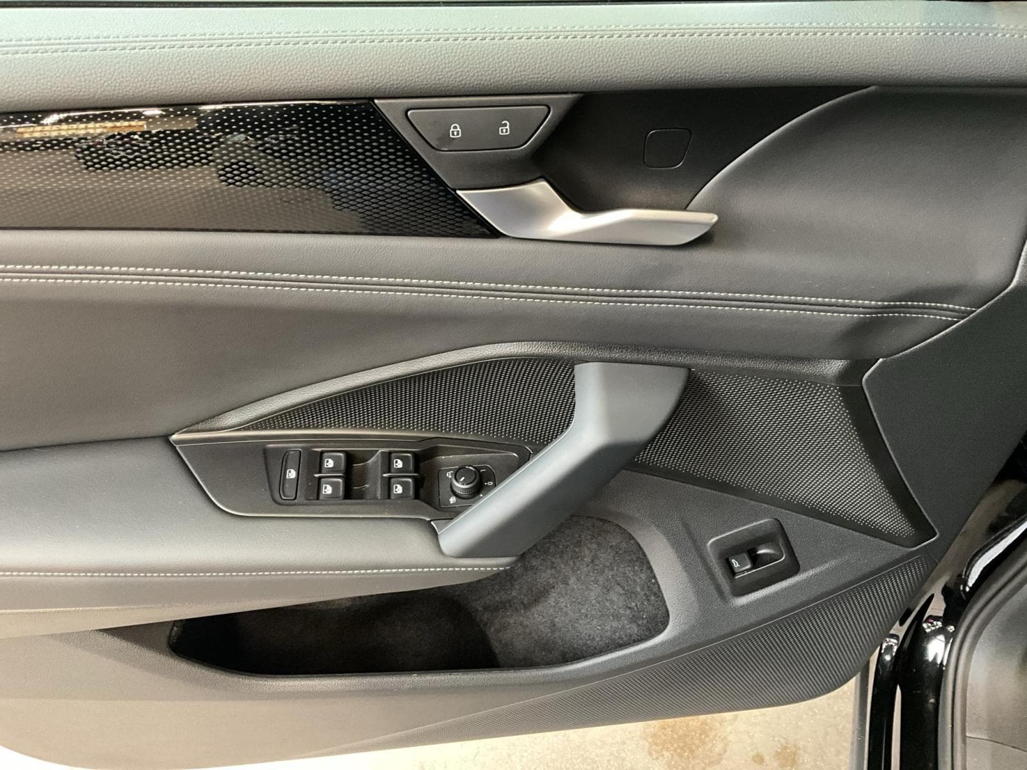 VW Tiguan Life+DSG+P.Design+P.Confort (2025) - Foto 14