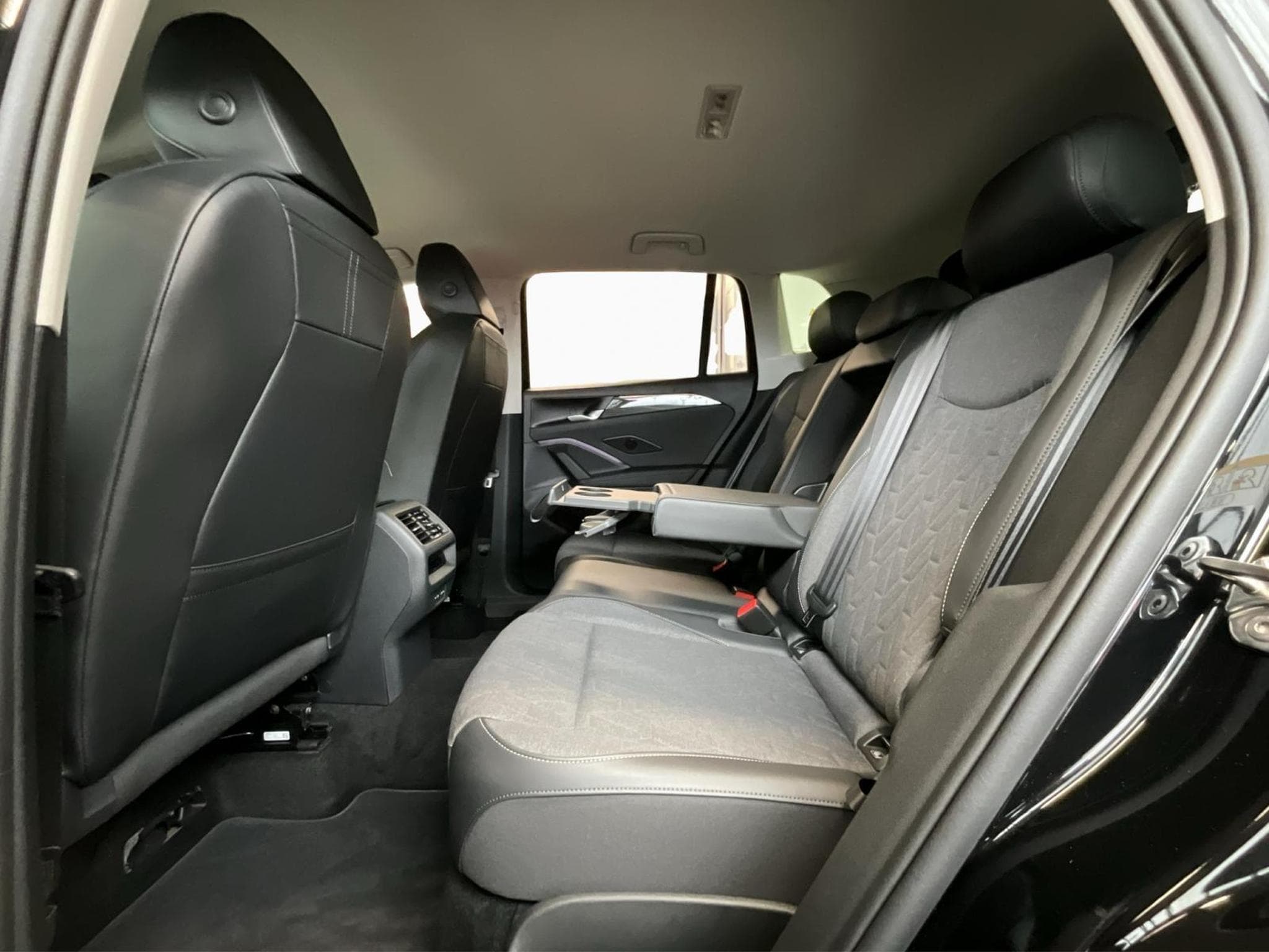 VW Tiguan Life+DSG+P.Design+P.Confort (2025) - Foto 15