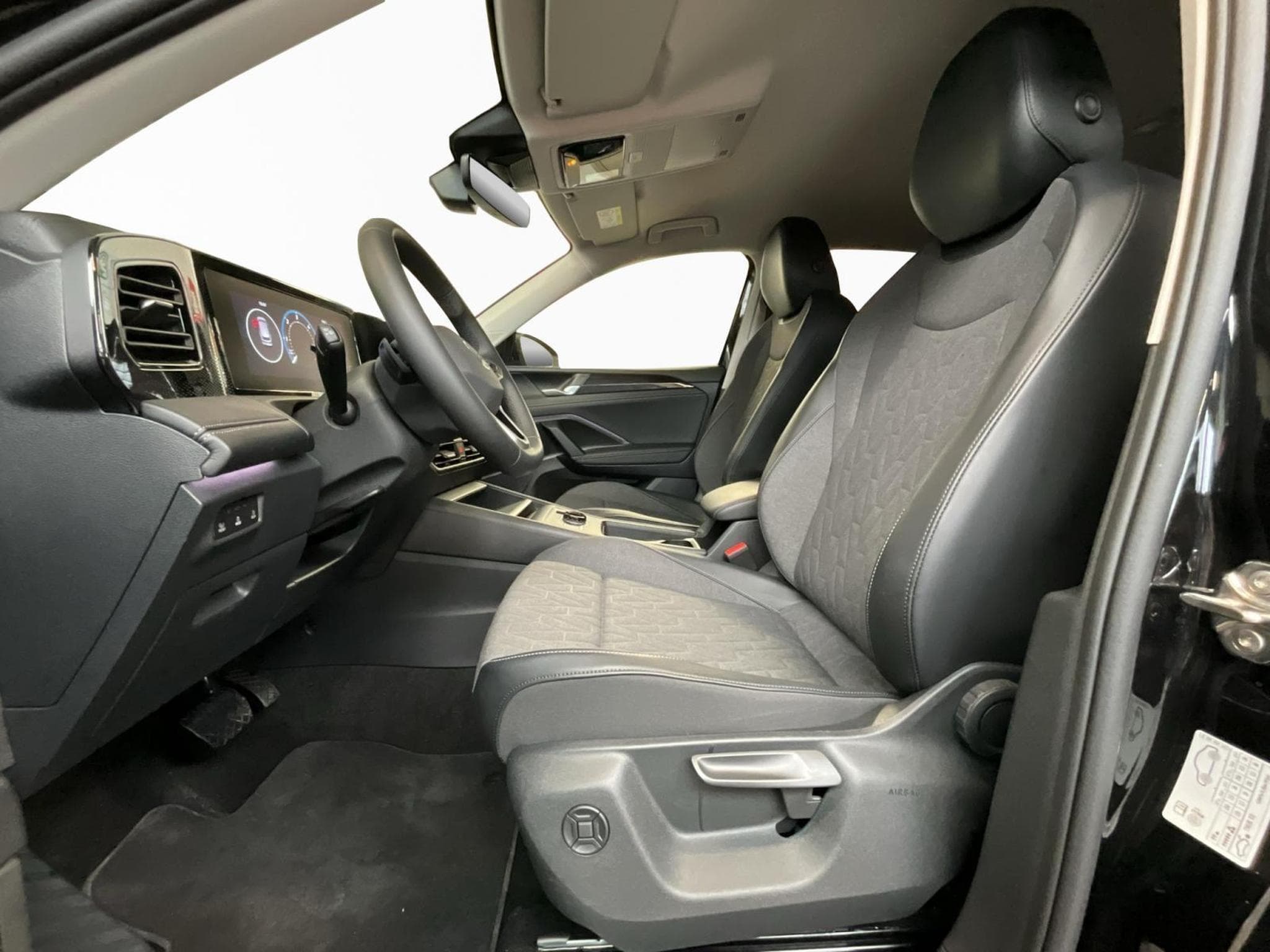 VW Tiguan Life+DSG+P.Design+P.Confort (2025) - Foto 9