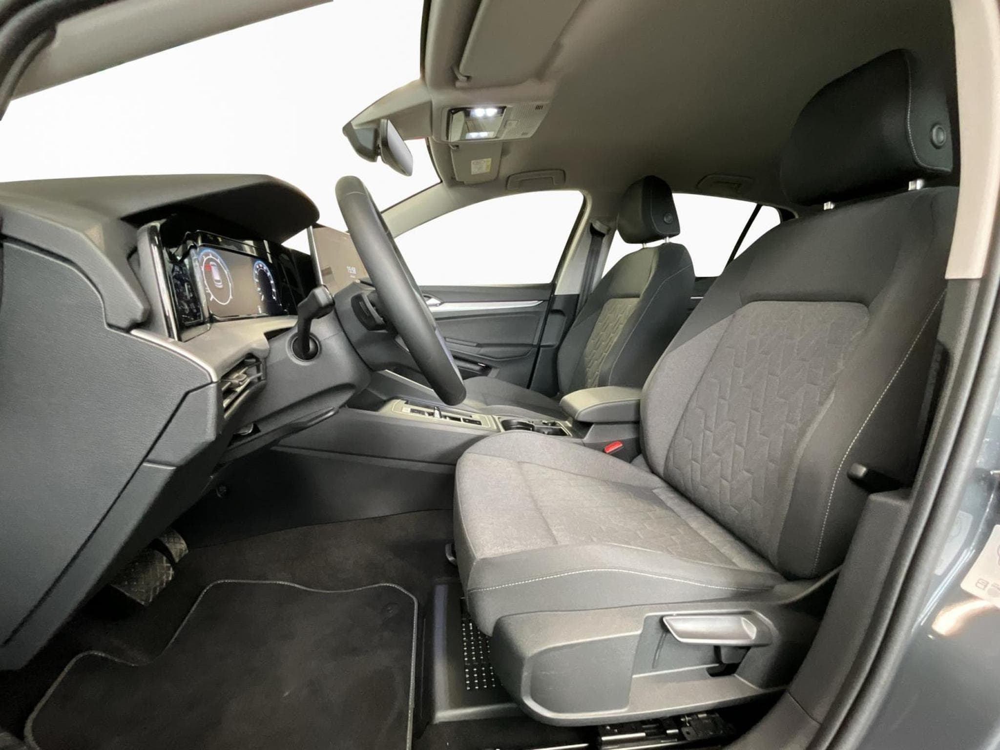 VW Golf Life+DSG+Led+Navi+digi+ (2025) - Photo 9
