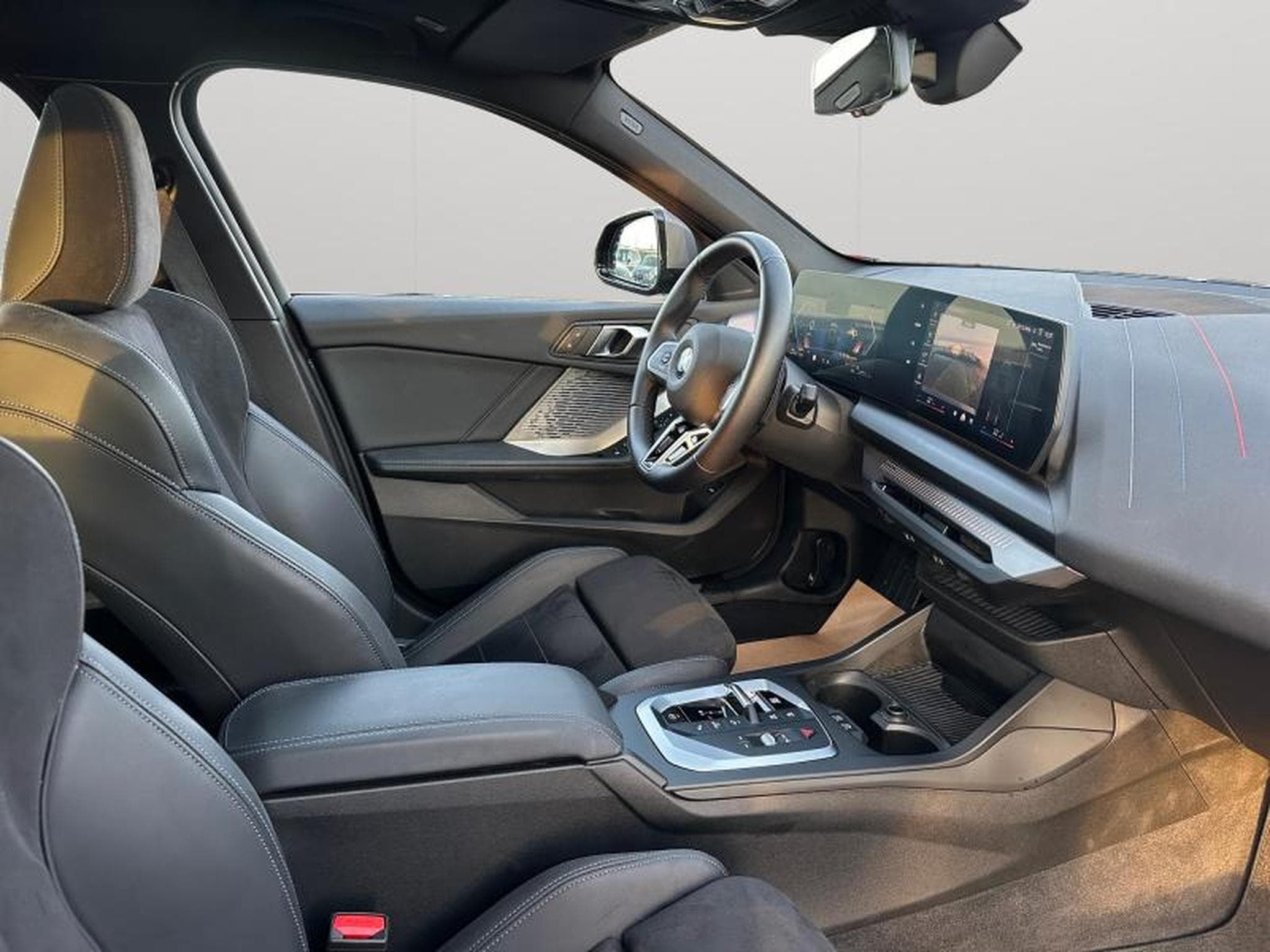BMW 120 I Pack M / Panoramique / Essence (2025) - Photo 10