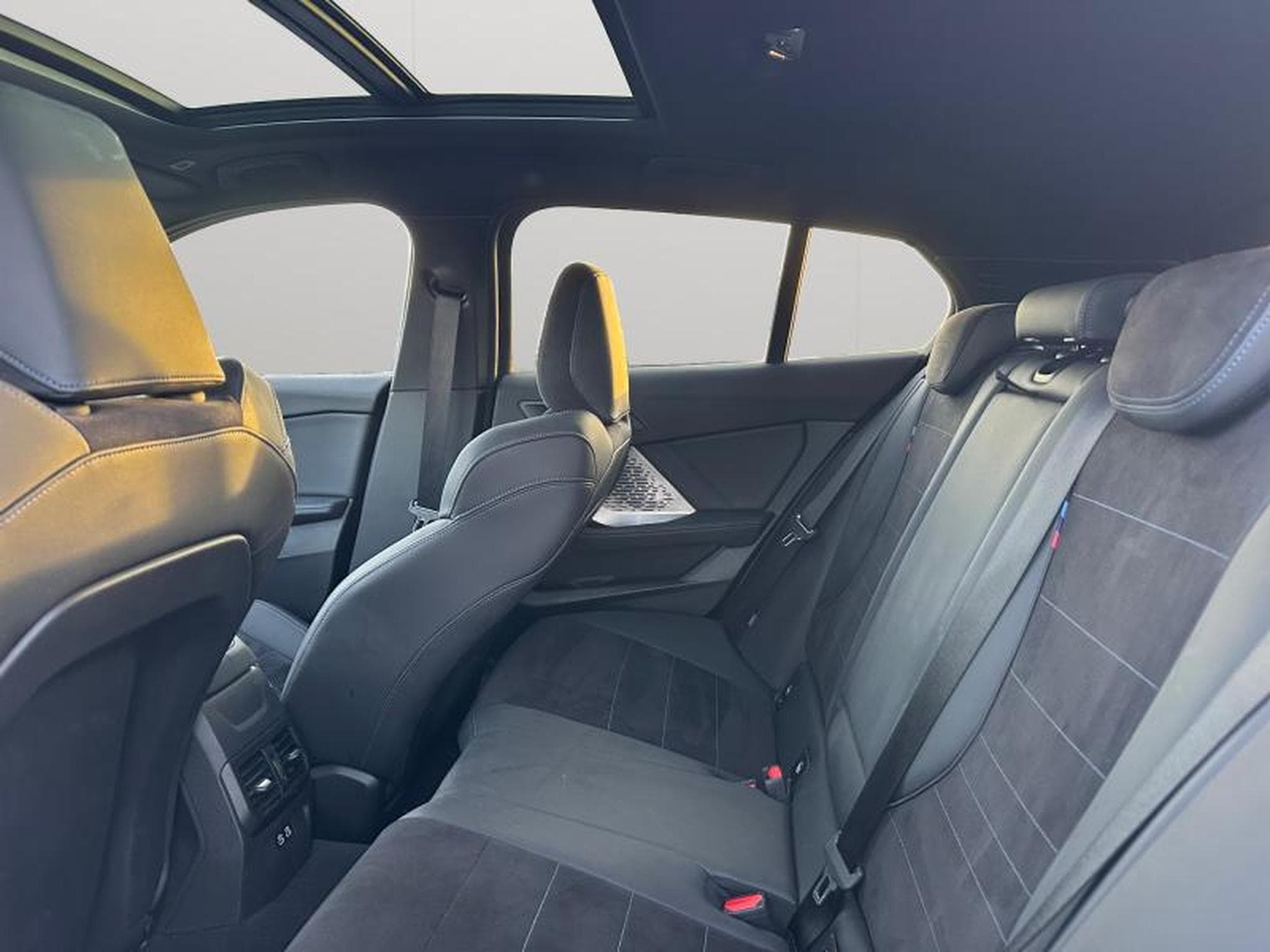 BMW 120 I Pack M / Panoramique / Essence (2025) - Photo 11