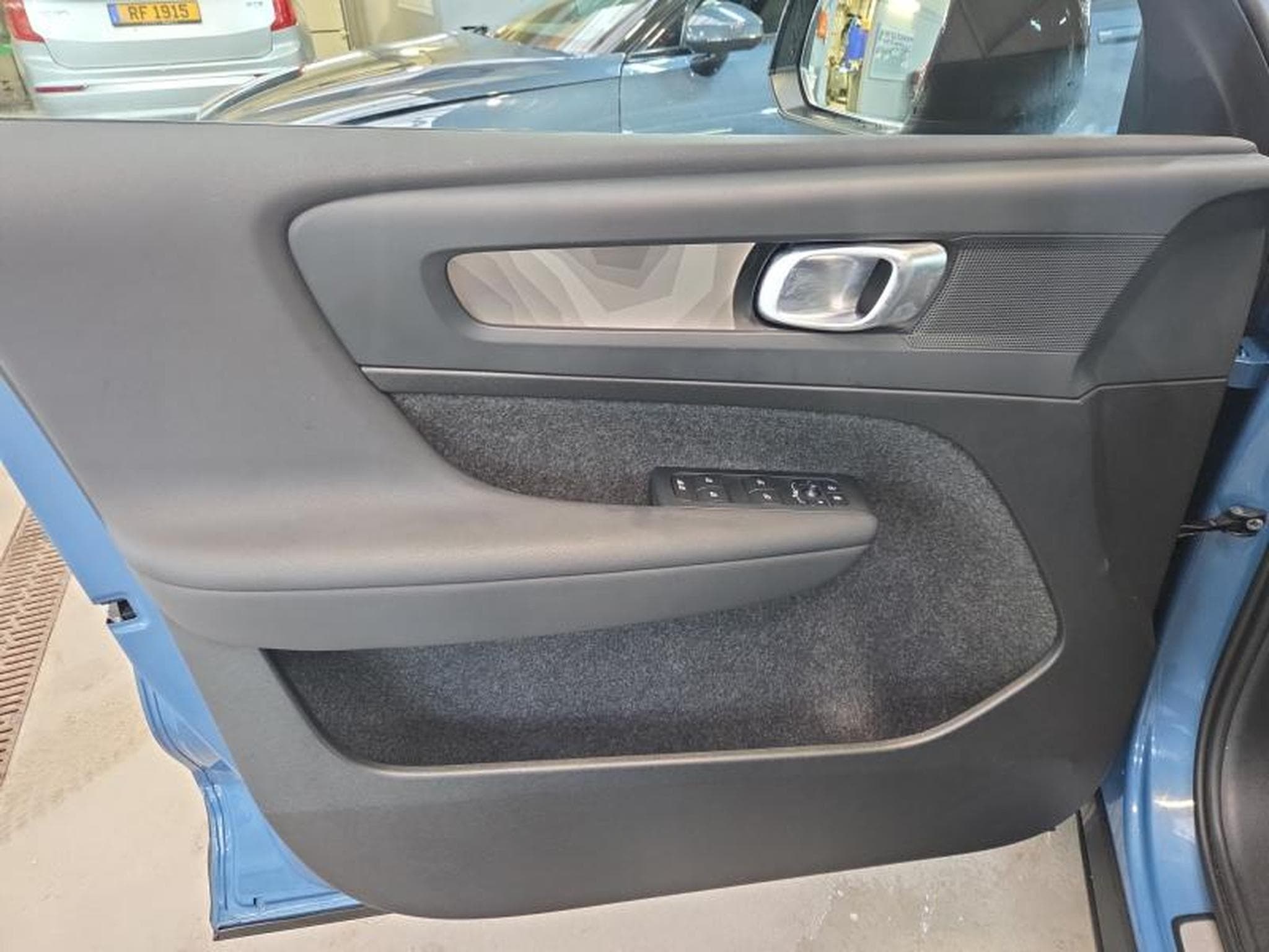 Volvo EX40 Extended Range Plus Electrique (2025) - Photo 20