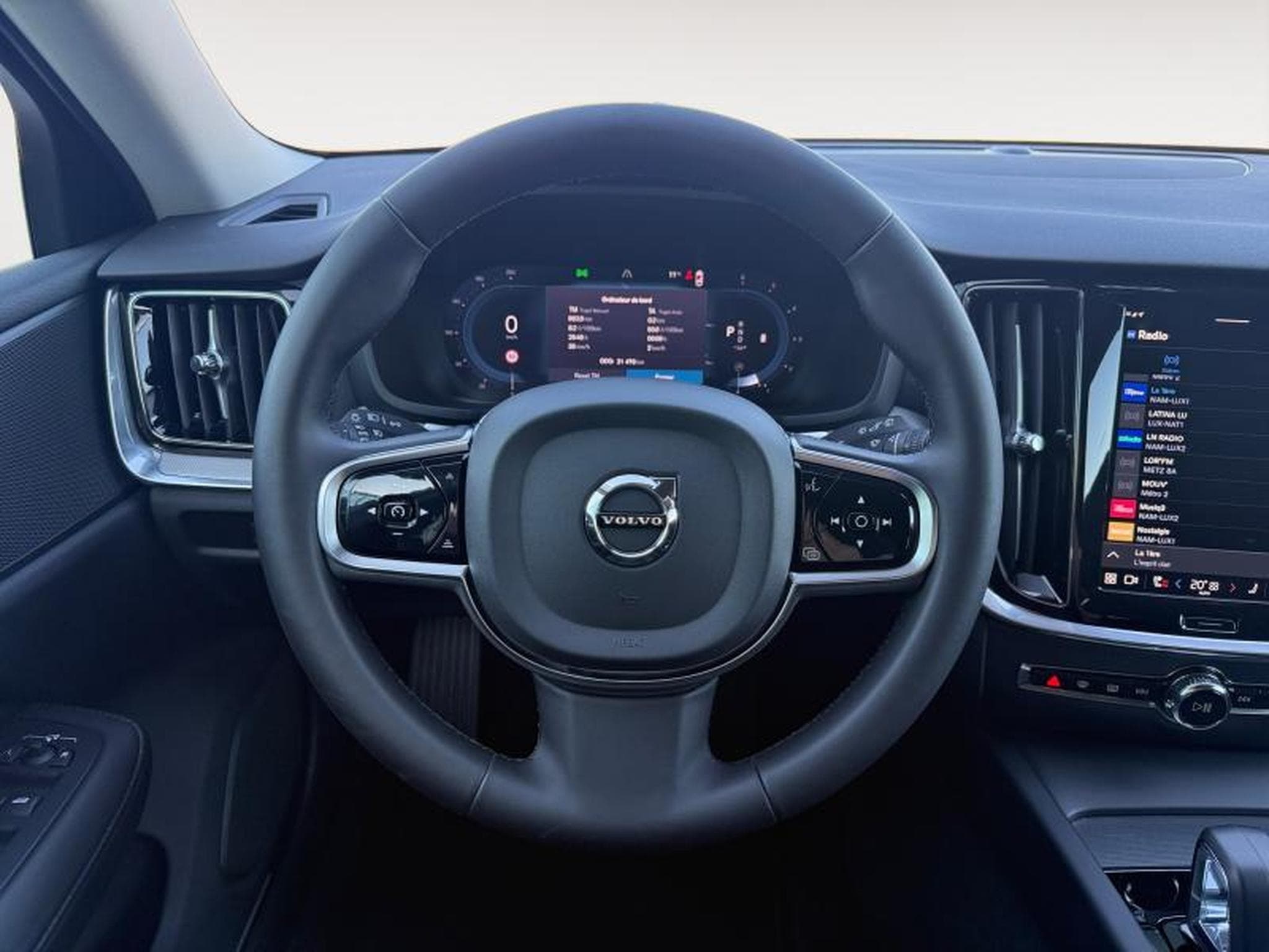 Volvo V60 B4 Plus Dark / Diesel (2023) - Photo 12