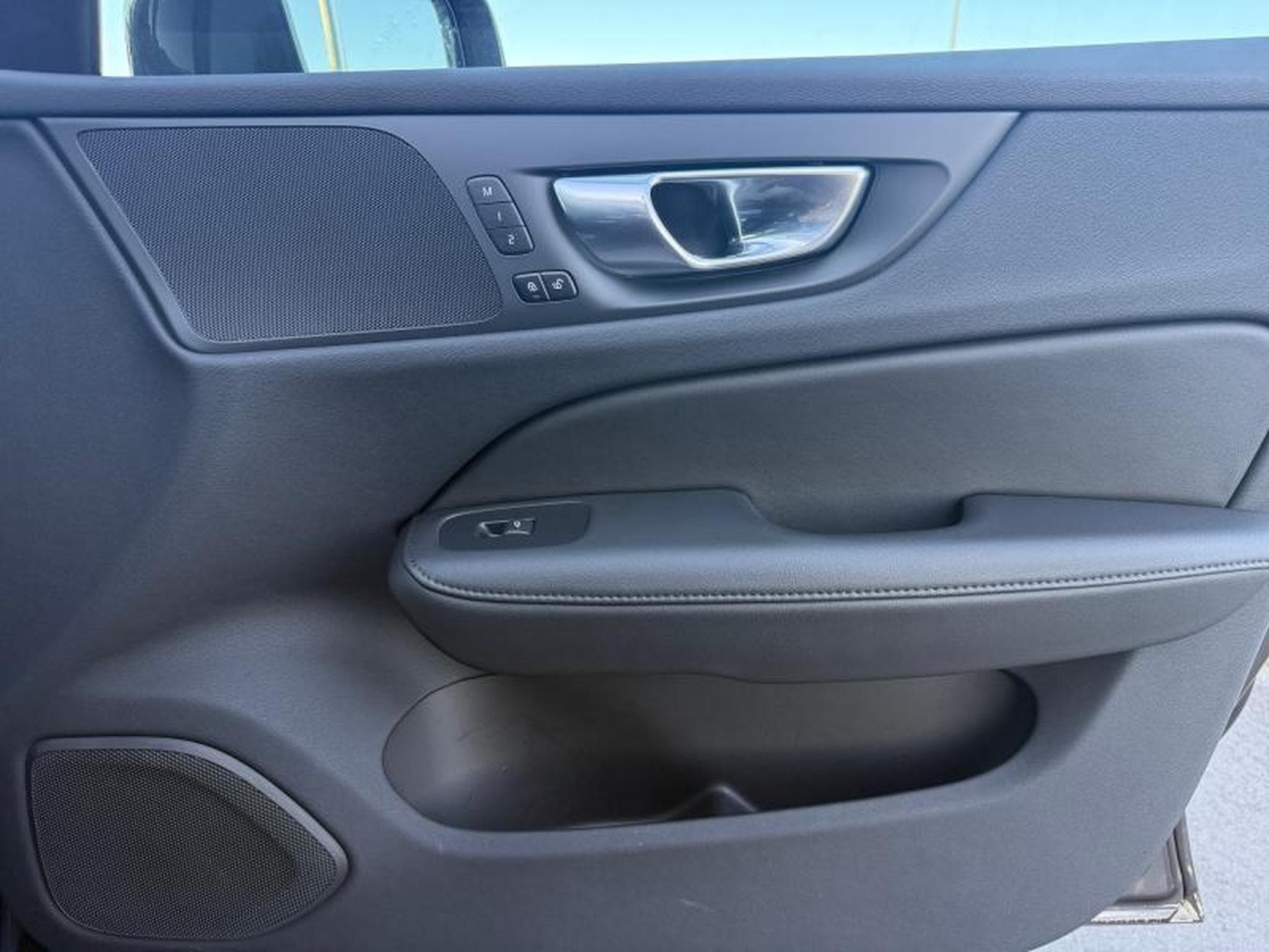 Volvo V60 B4 Plus Dark / Diesel (2023) - Photo 21