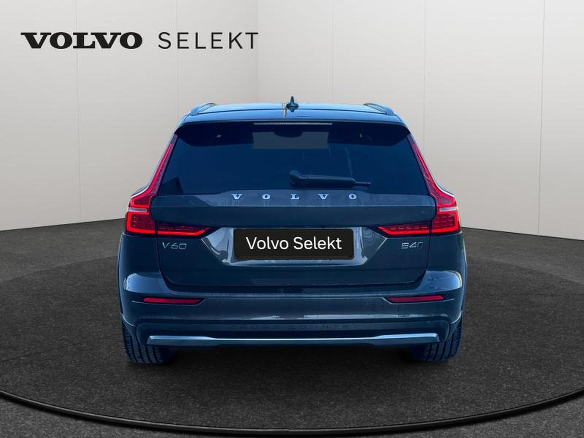 Volvo V60 B4 Plus Dark / Diesel (2023) - Photo 4