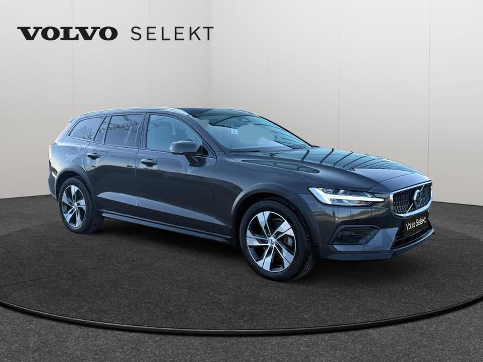 Volvo V60 B4 Plus Dark / Diesel (2023) - Photo 7