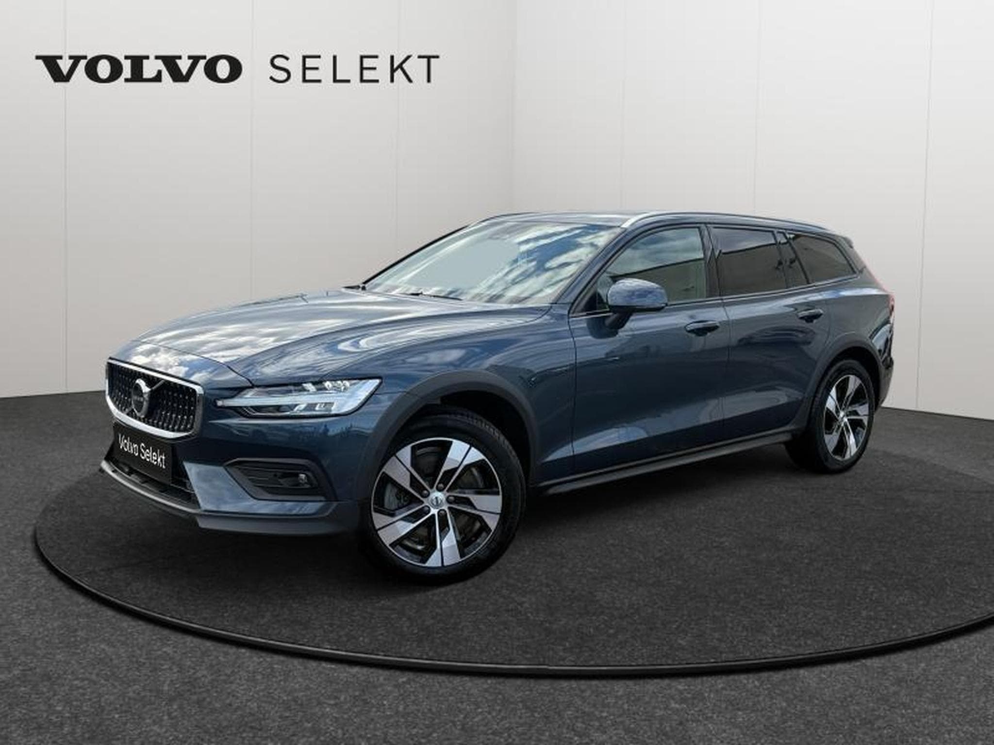 Volvo V60 B5 AWD / Essence (2023) - Photo 1