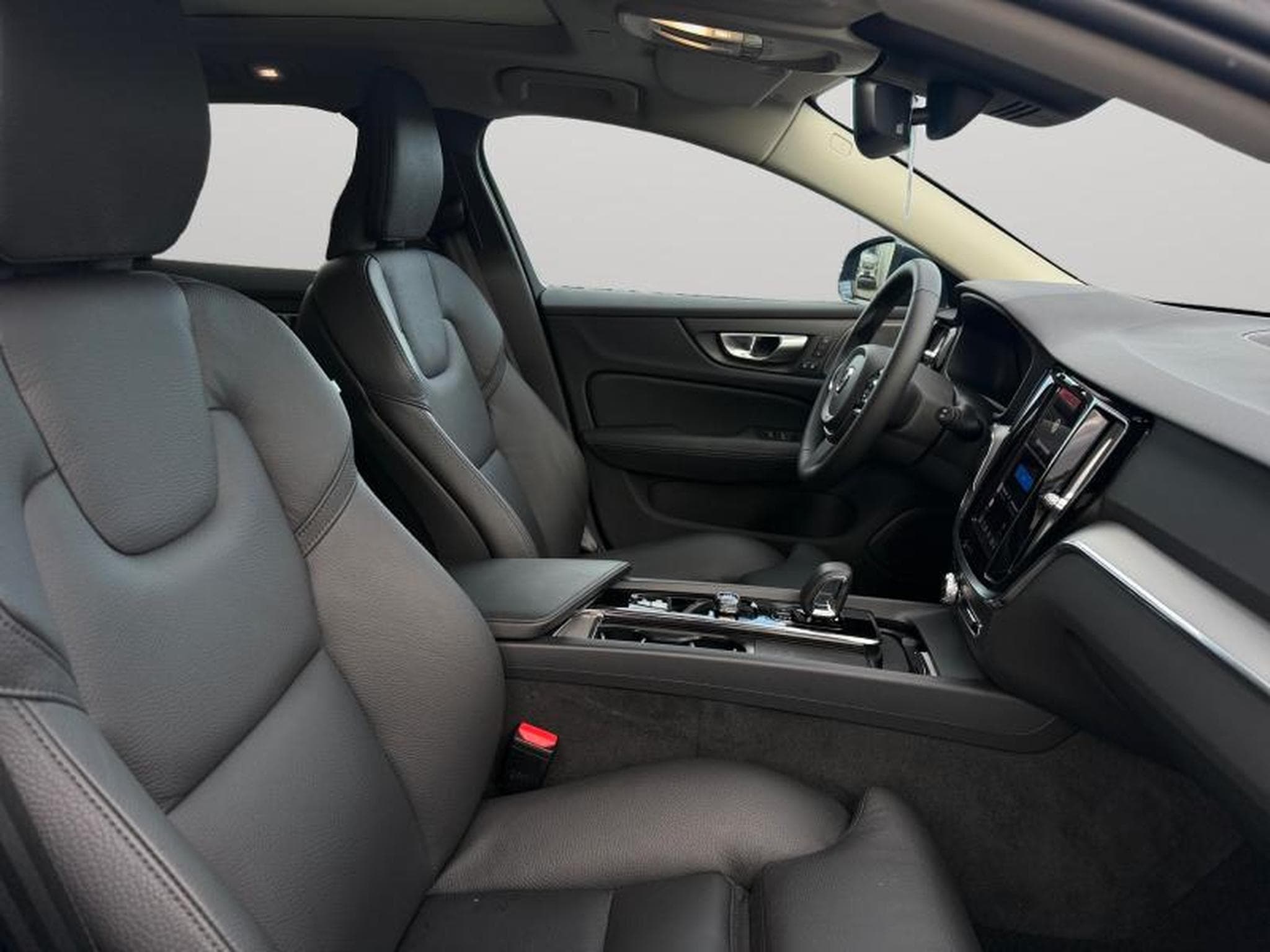 Volvo V60 B5 AWD / Essence (2023) - Photo 15