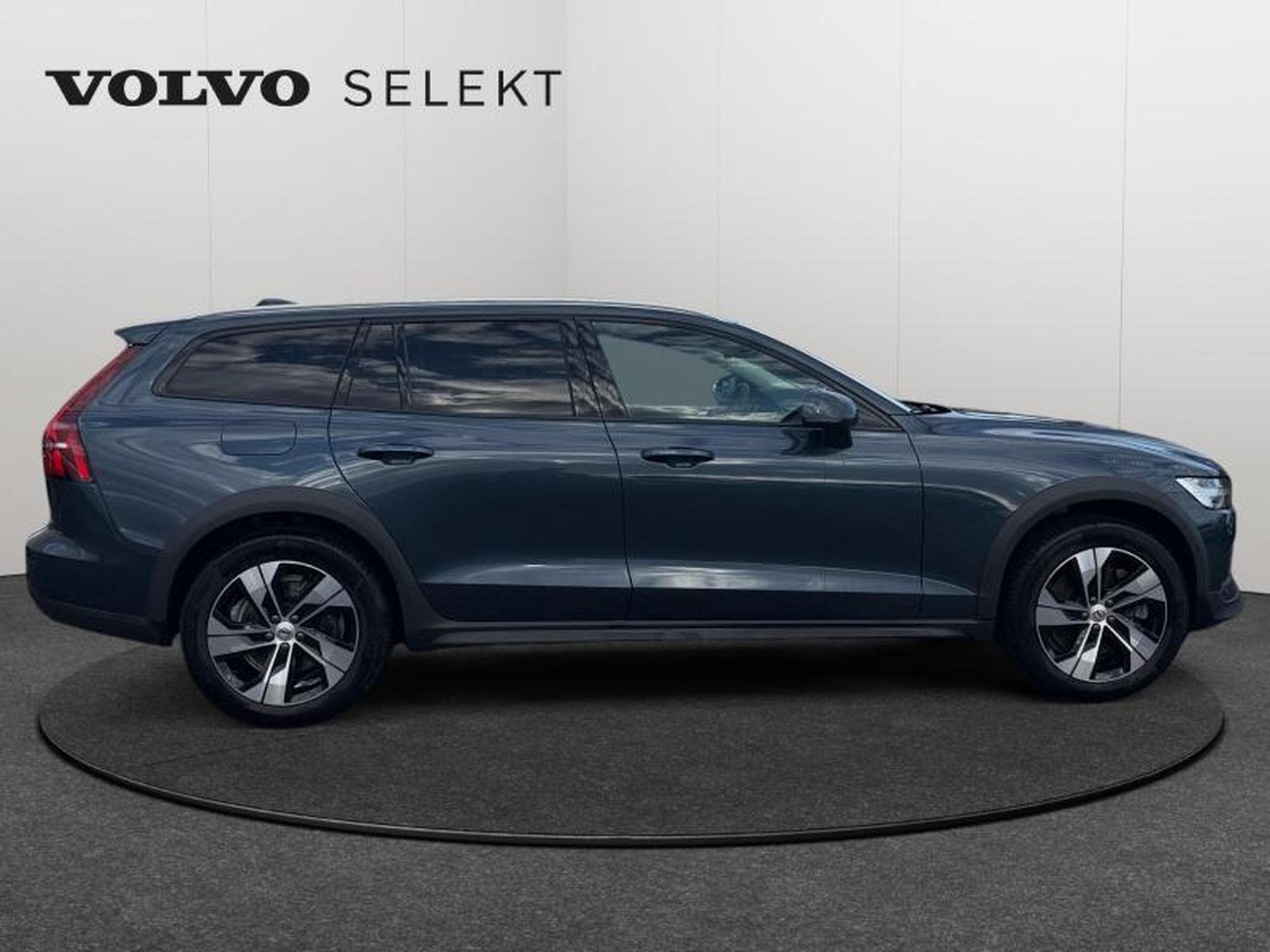 Volvo V60 B5 AWD / Essence (2023) - Photo 7