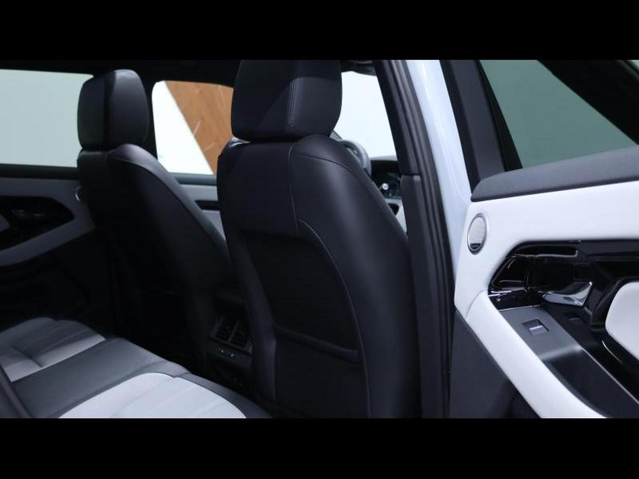 Land-Rover Range Rover Evoque D200 Dynamic SE AWD Auto (2025) - Photo 12