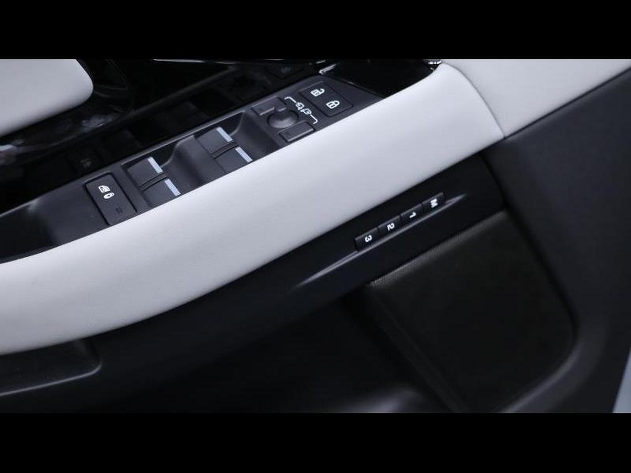 Land-Rover Range Rover Evoque D200 Dynamic SE AWD Auto (2025) - Photo 23
