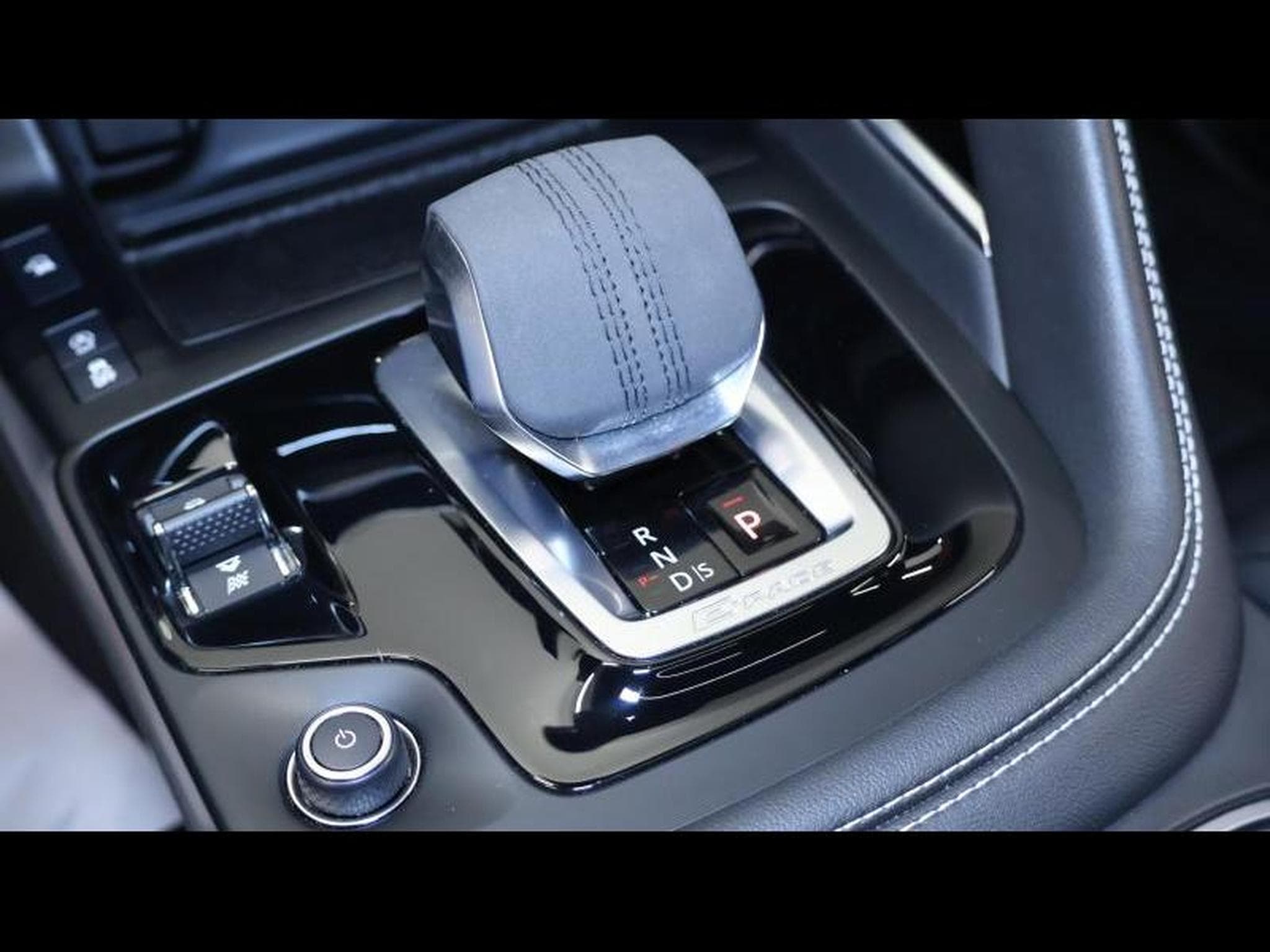 Jaguar E-Pace D165 R-Dynamic S AWD Auto (2024) - Photo 17