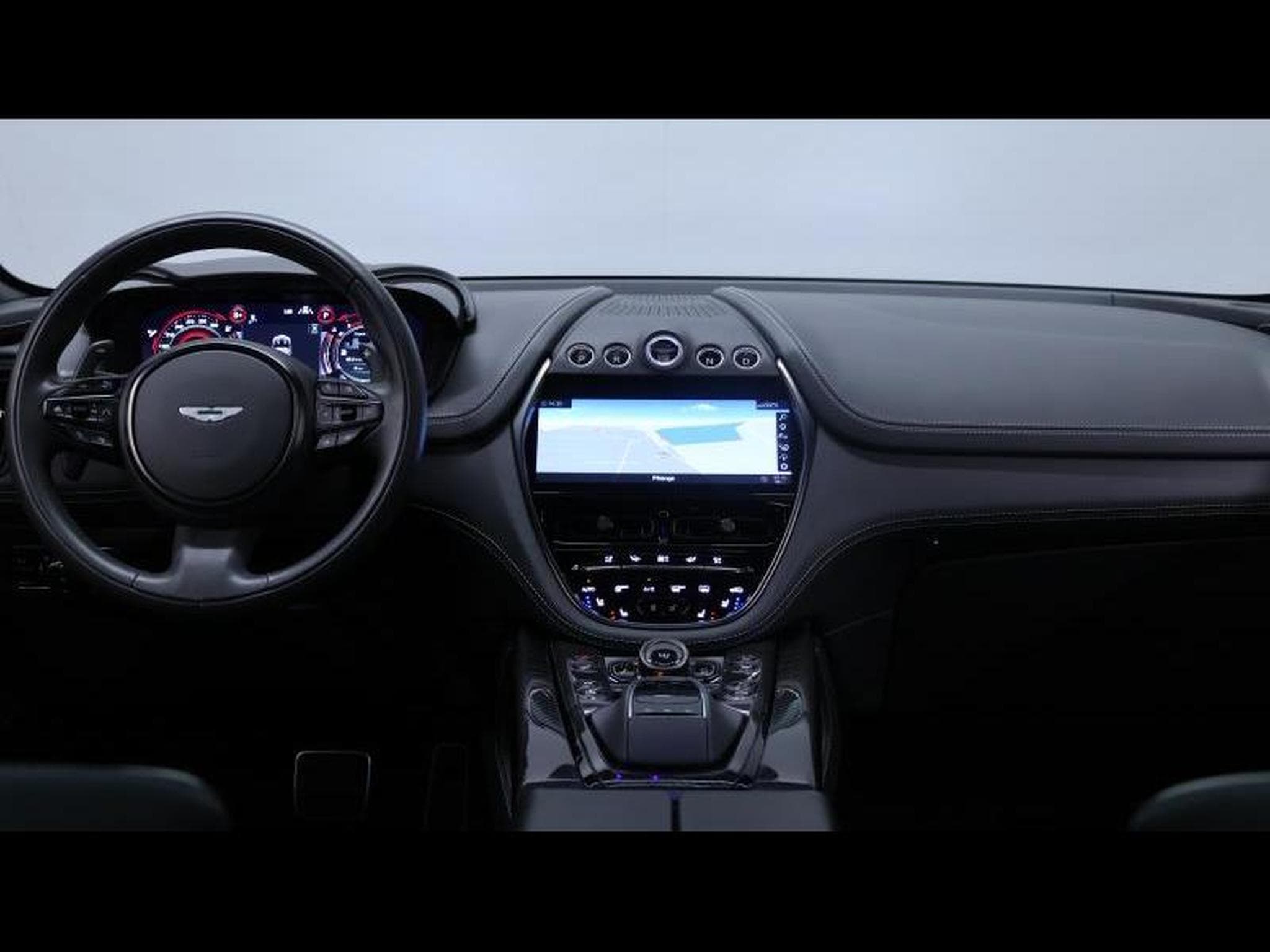Aston-Martin DBX 707 (2022) - Photo 13