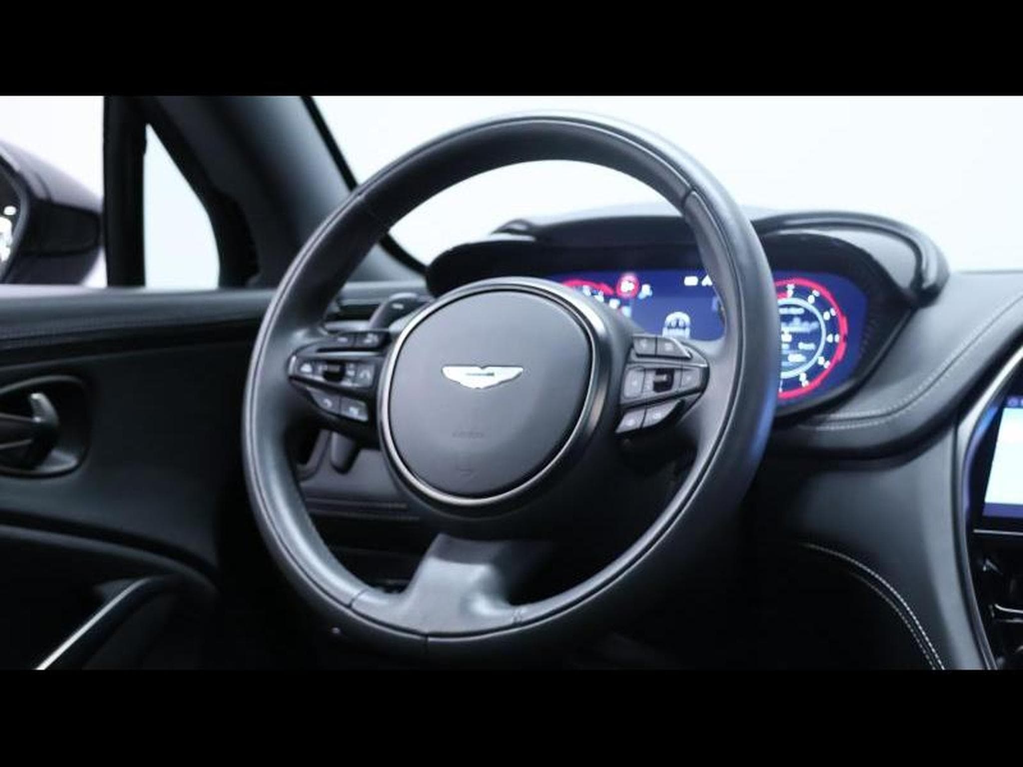 Aston-Martin DBX 707 (2022) - Photo 14