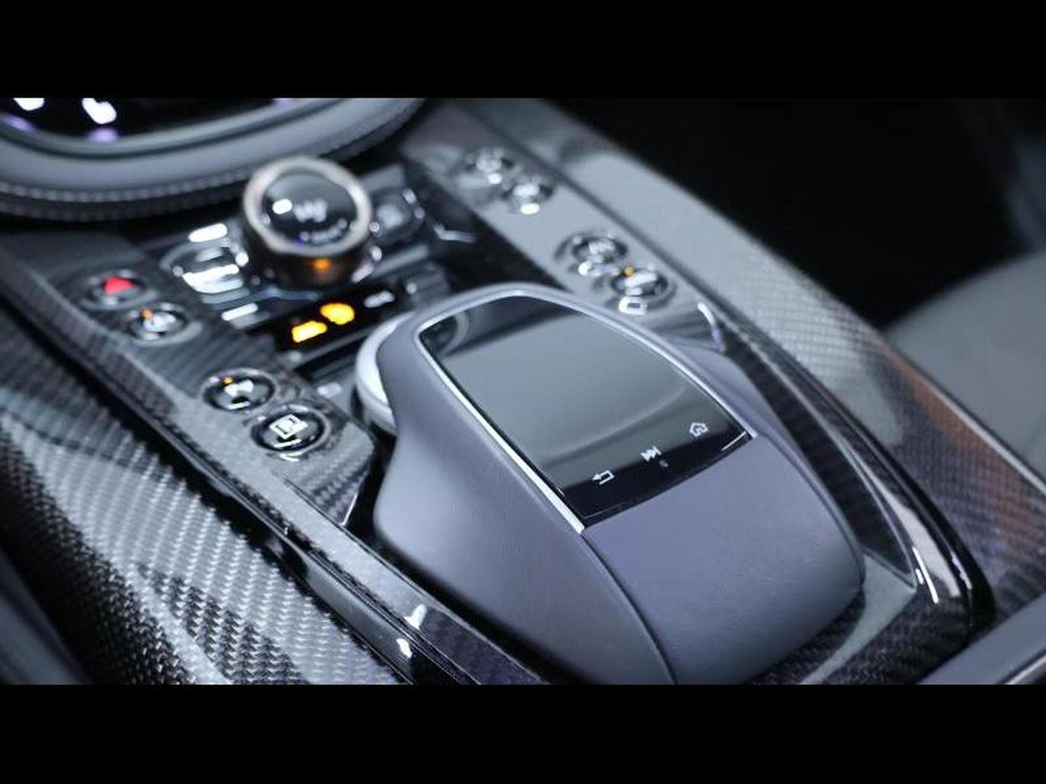 Aston-Martin DBX 707 (2022) - Photo 18