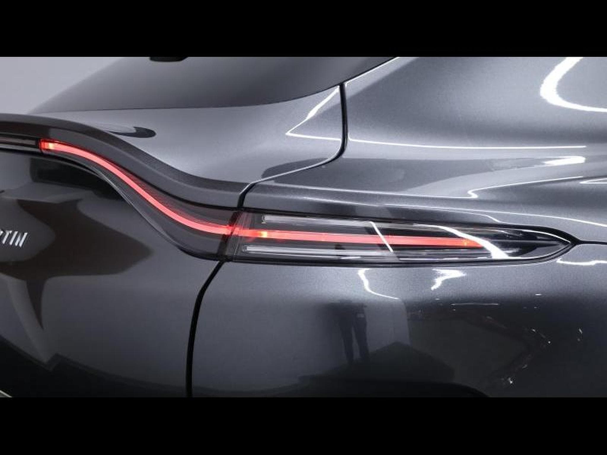 Aston-Martin DBX 707 (2022) - Photo 8