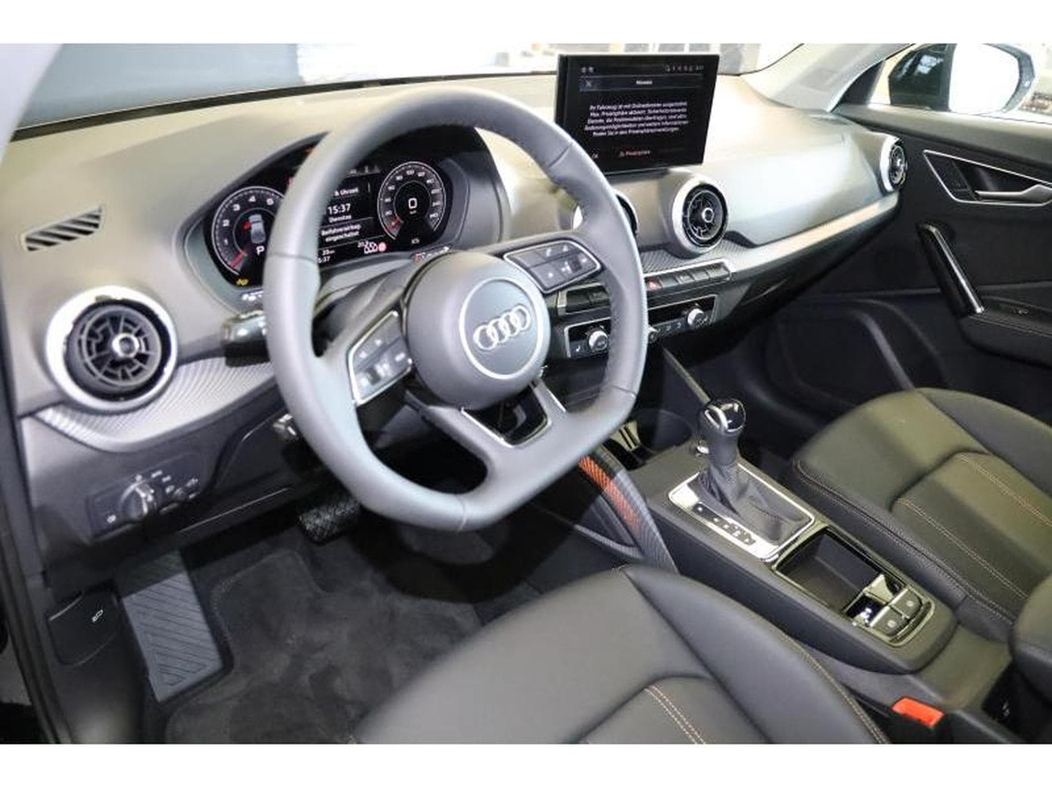 Audi Q2 35 TFSI S Tronic (2024) - Photo 8