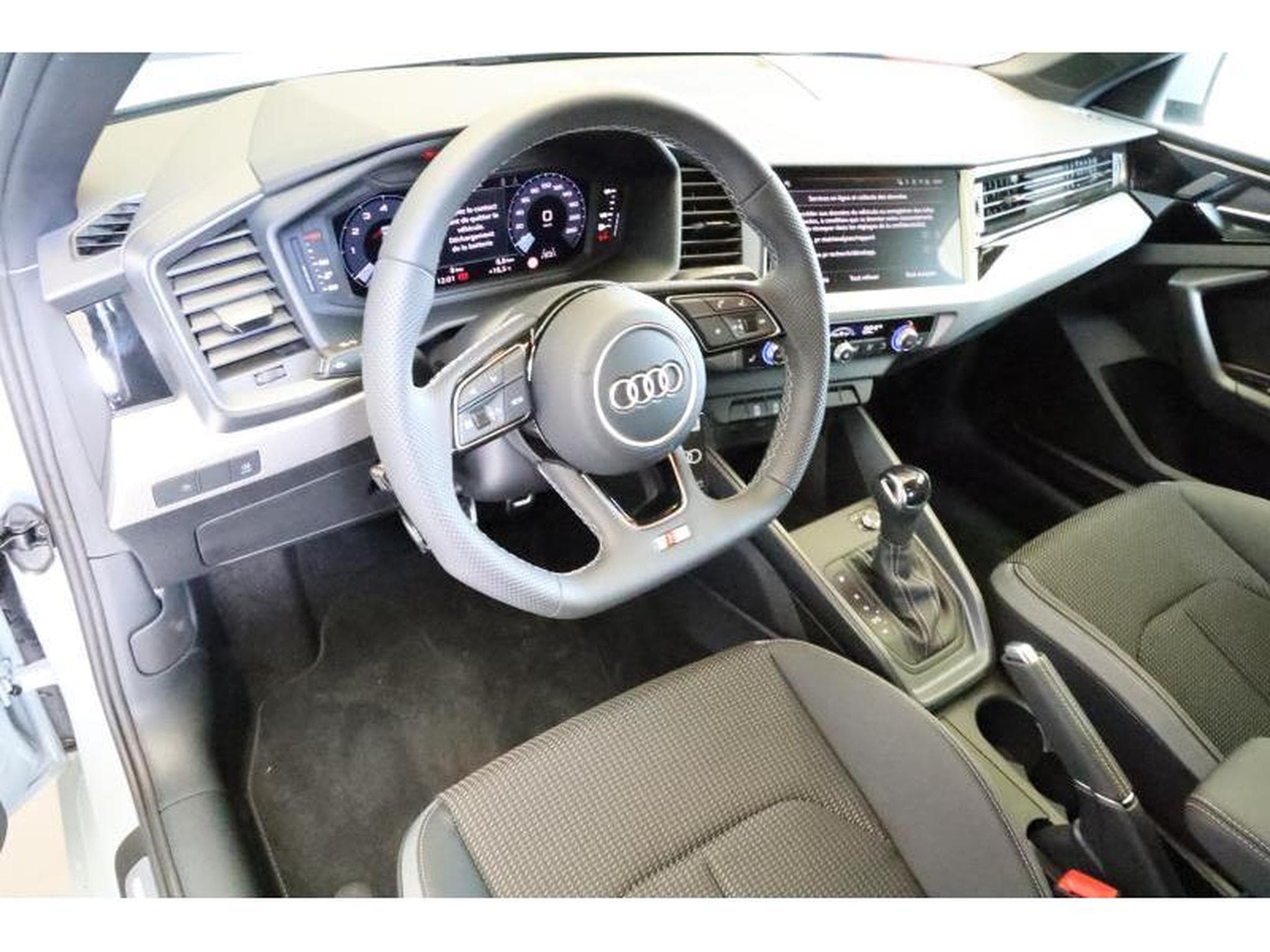 Audi A1 Advanced (2025) - Photo 2