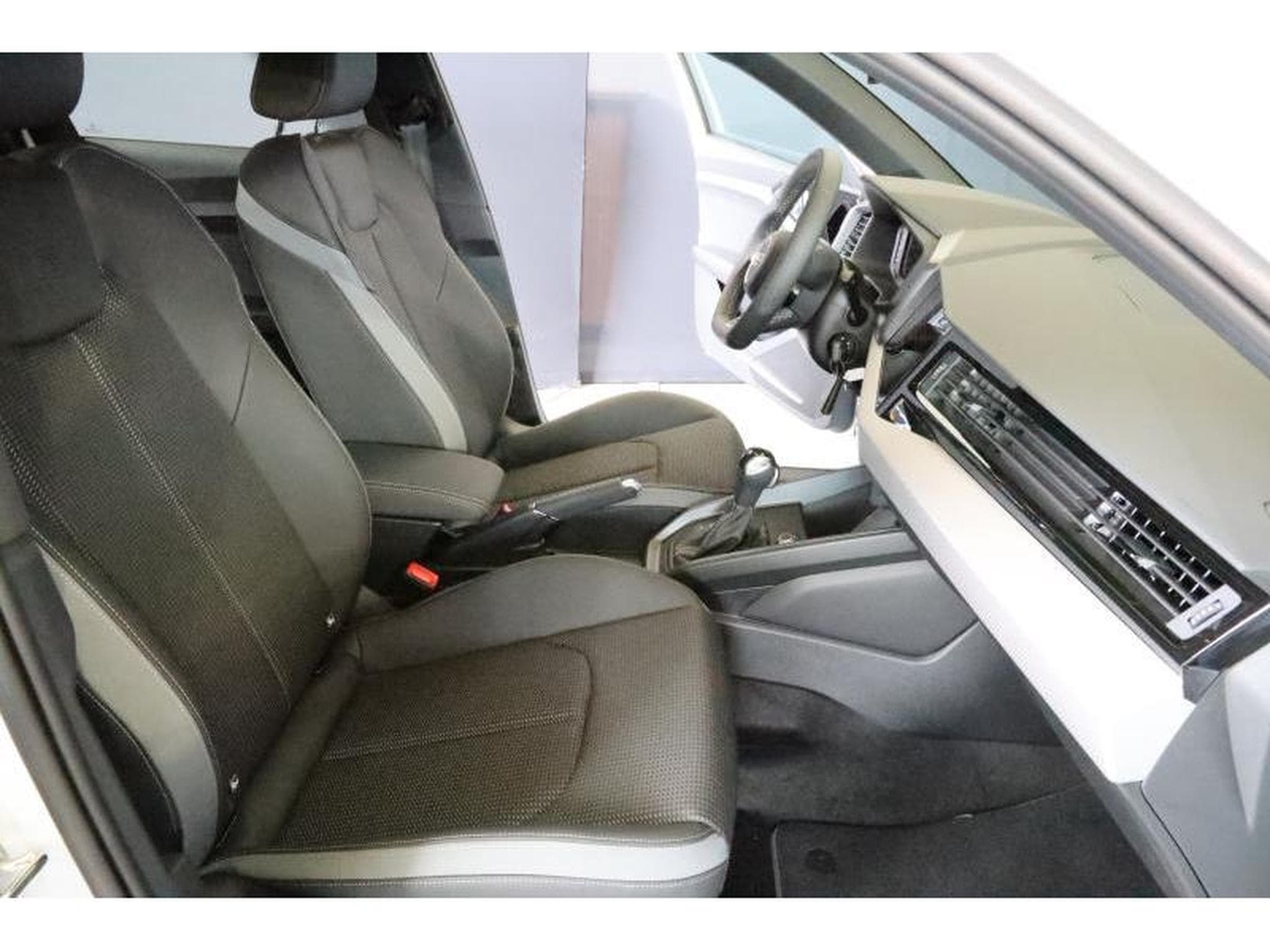 Audi A1 Advanced (2025) - Photo 5
