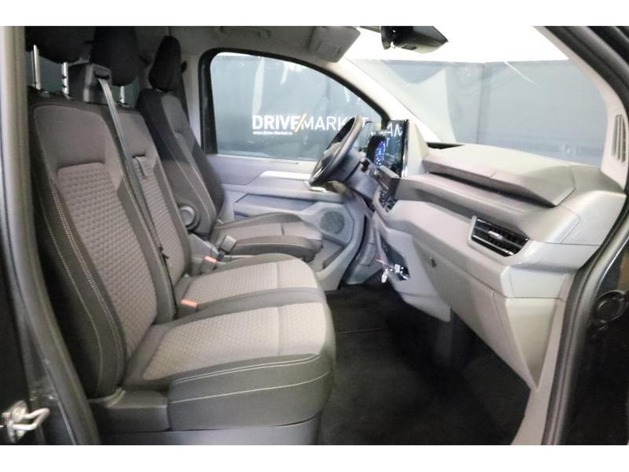 VW T7 Style Long (2025) - Photo 17