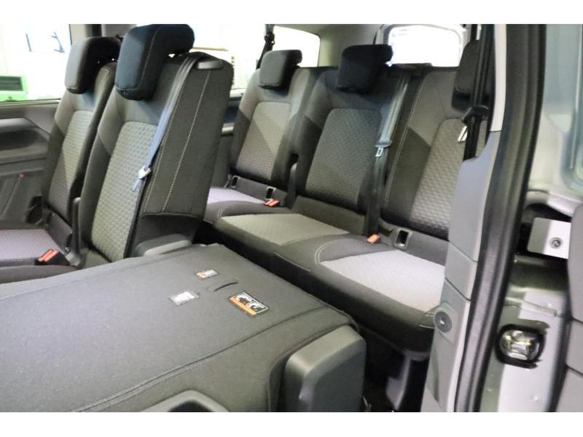 VW T7 Style LONG LR (2026) - Photo 11