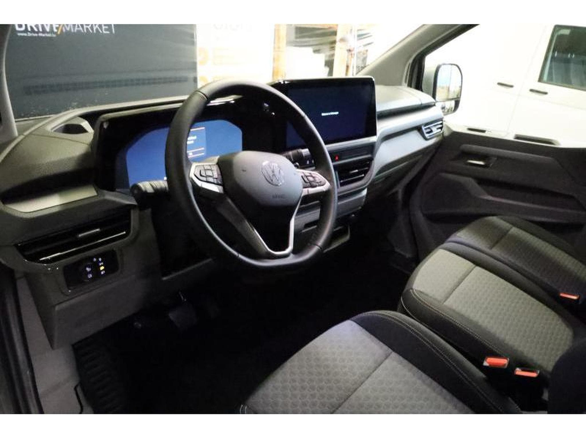 VW T7 Style LONG LR (2026) - Photo 13