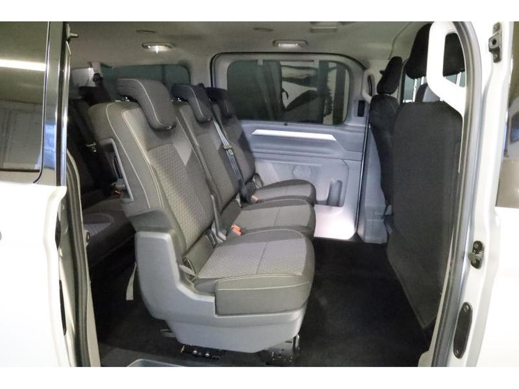 VW T7 Style LONG LR (2026) - Photo 14