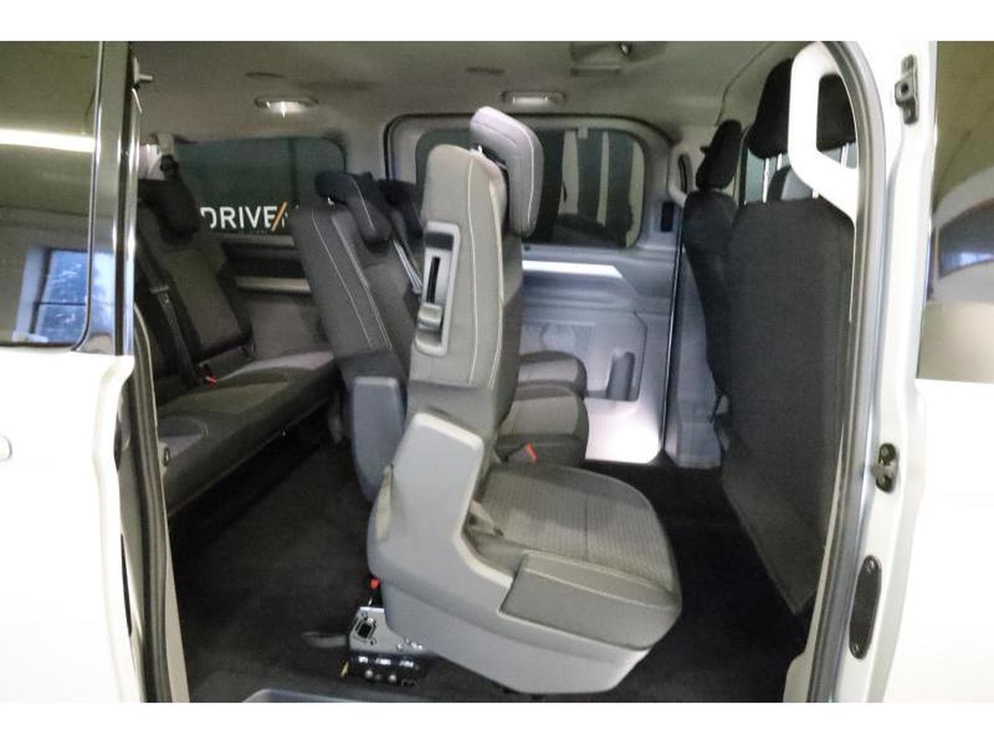 VW T7 Style LONG LR (2026) - Photo 15