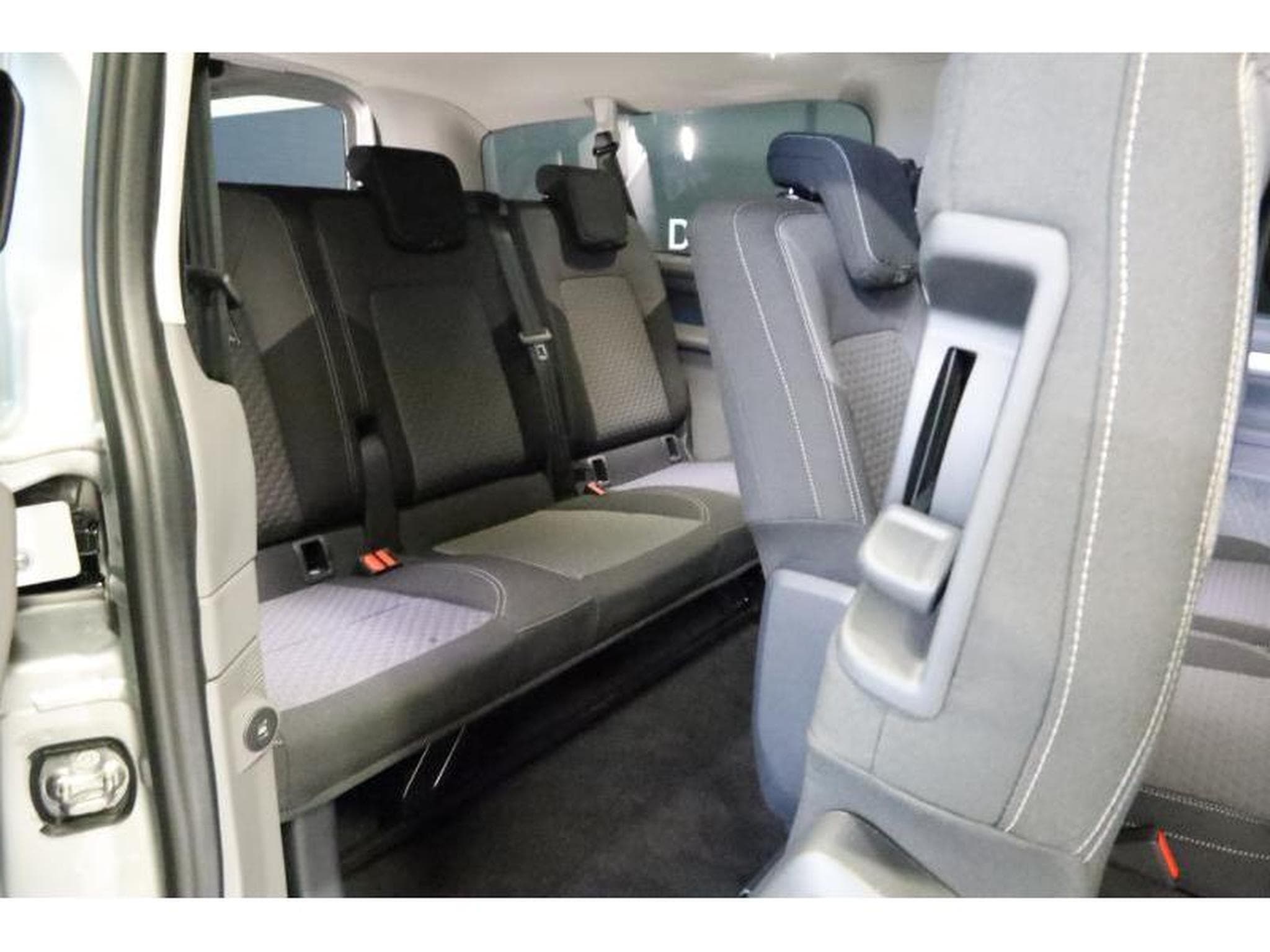 VW T7 Style LONG LR (2026) - Photo 16