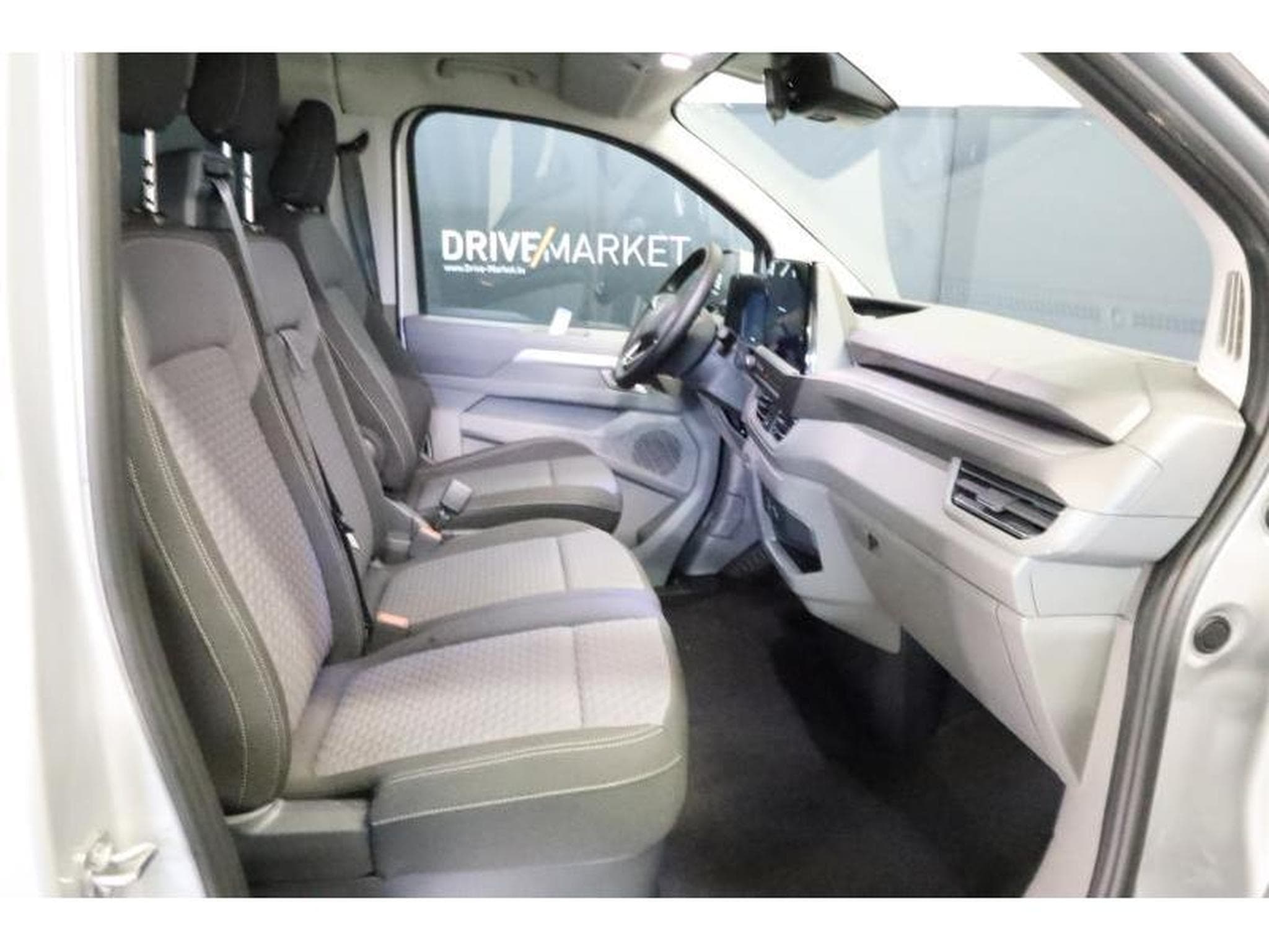 VW T7 Style LONG LR (2026) - Photo 18