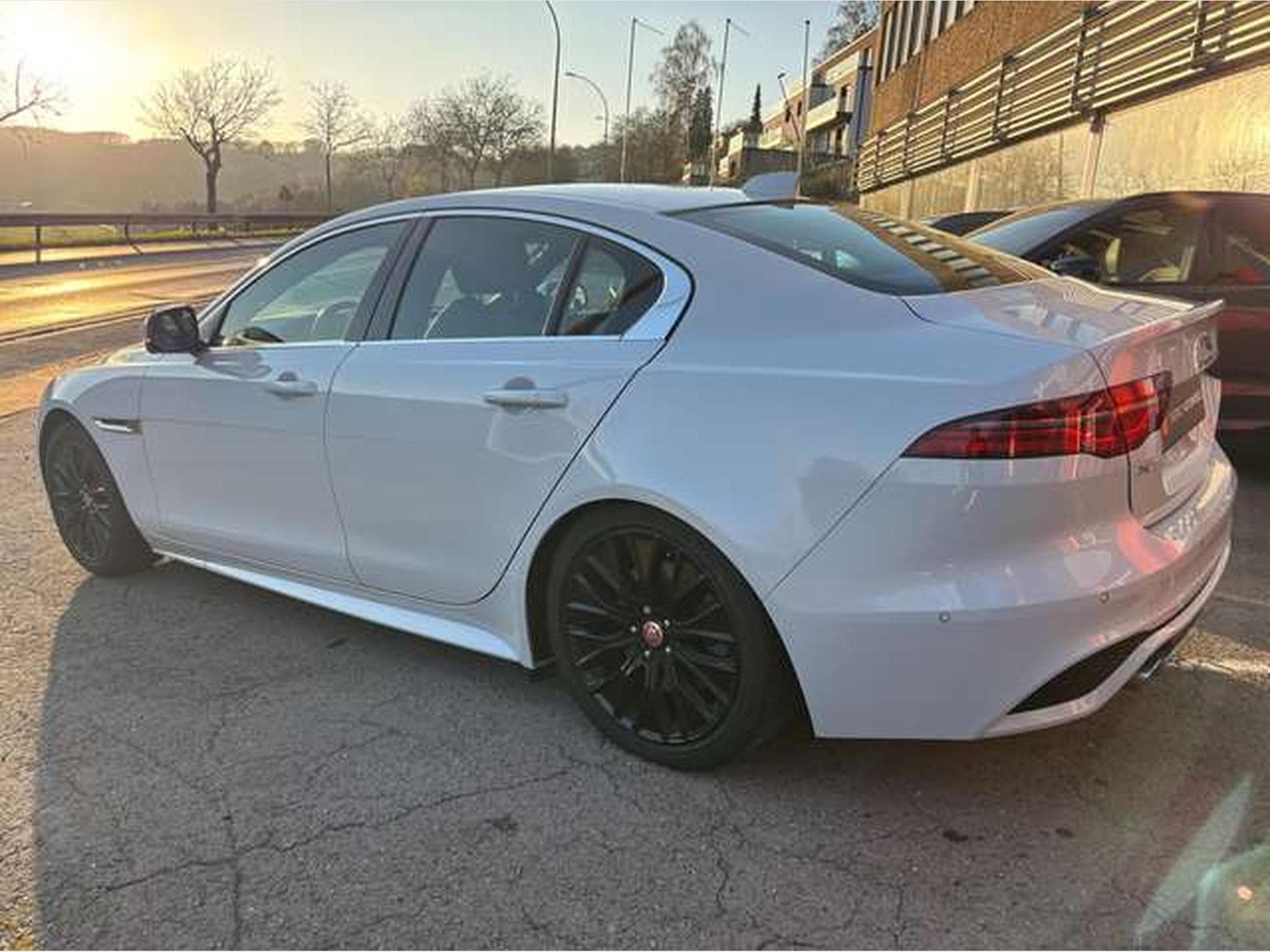 Jaguar XE D200 AWD Aut R-Dynamic SE-JUSQU'A 48 MOIS GARANTIE (2021) - Photo 6