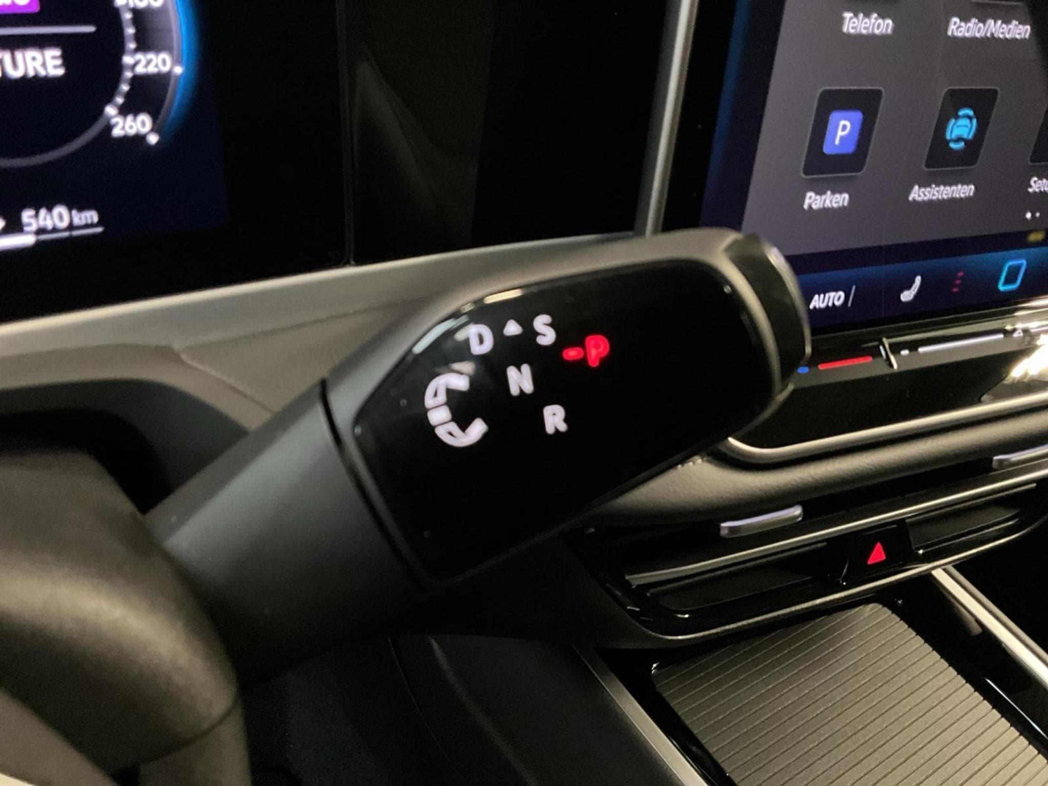VW Passat Elegance+DSG+Led+Navi+Digi+ (2025) - Photo 12