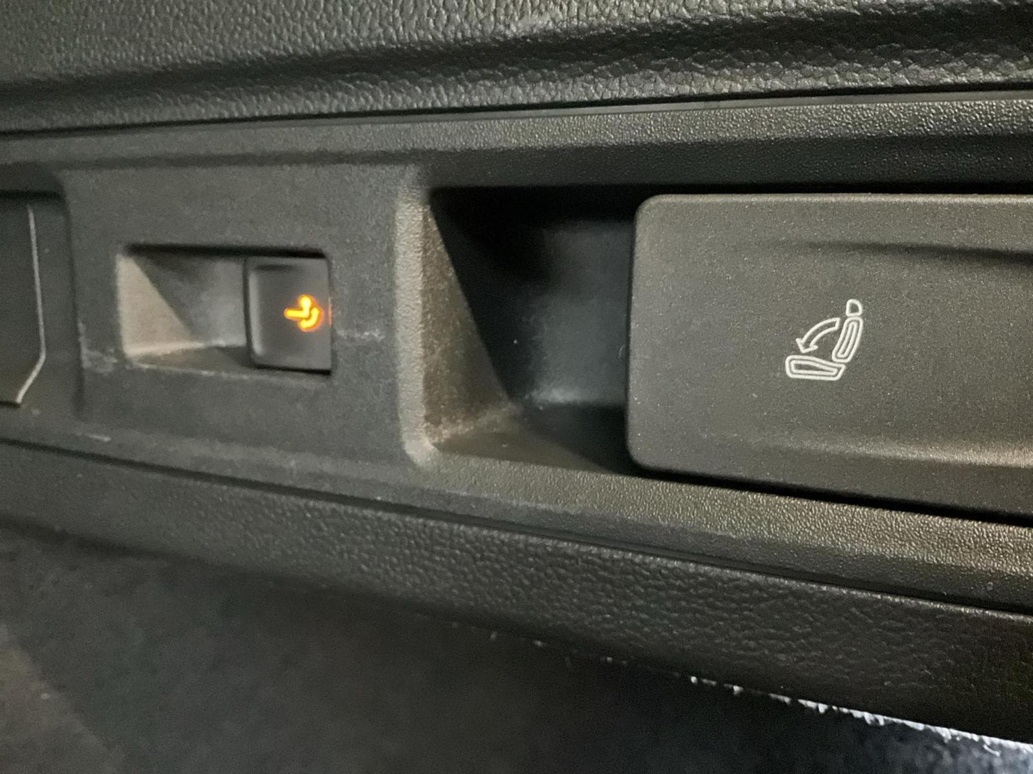 VW Passat Elegance+DSG+Led+Navi+Digi+ (2025) - Photo 19