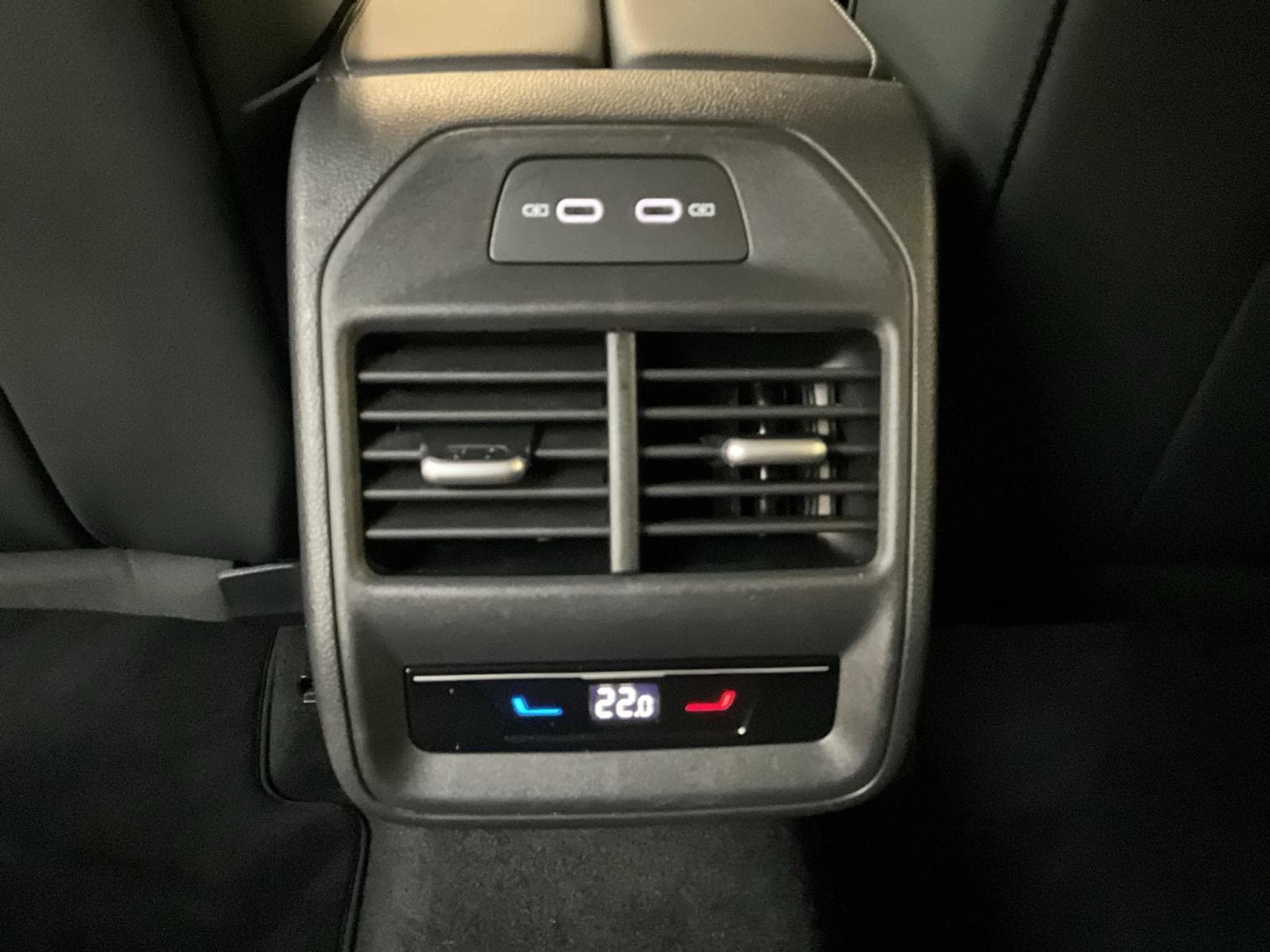 VW Passat Elegance+DSG+Led+Navi+Digi+ (2025) - Photo 22