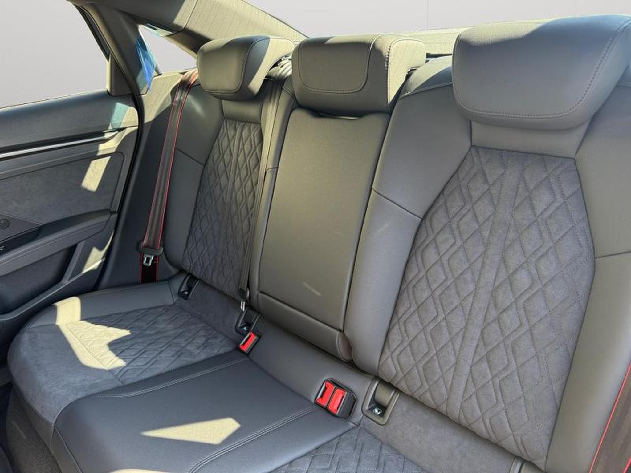 Audi RS3 Limousine / Essence (2026) - Photo 11
