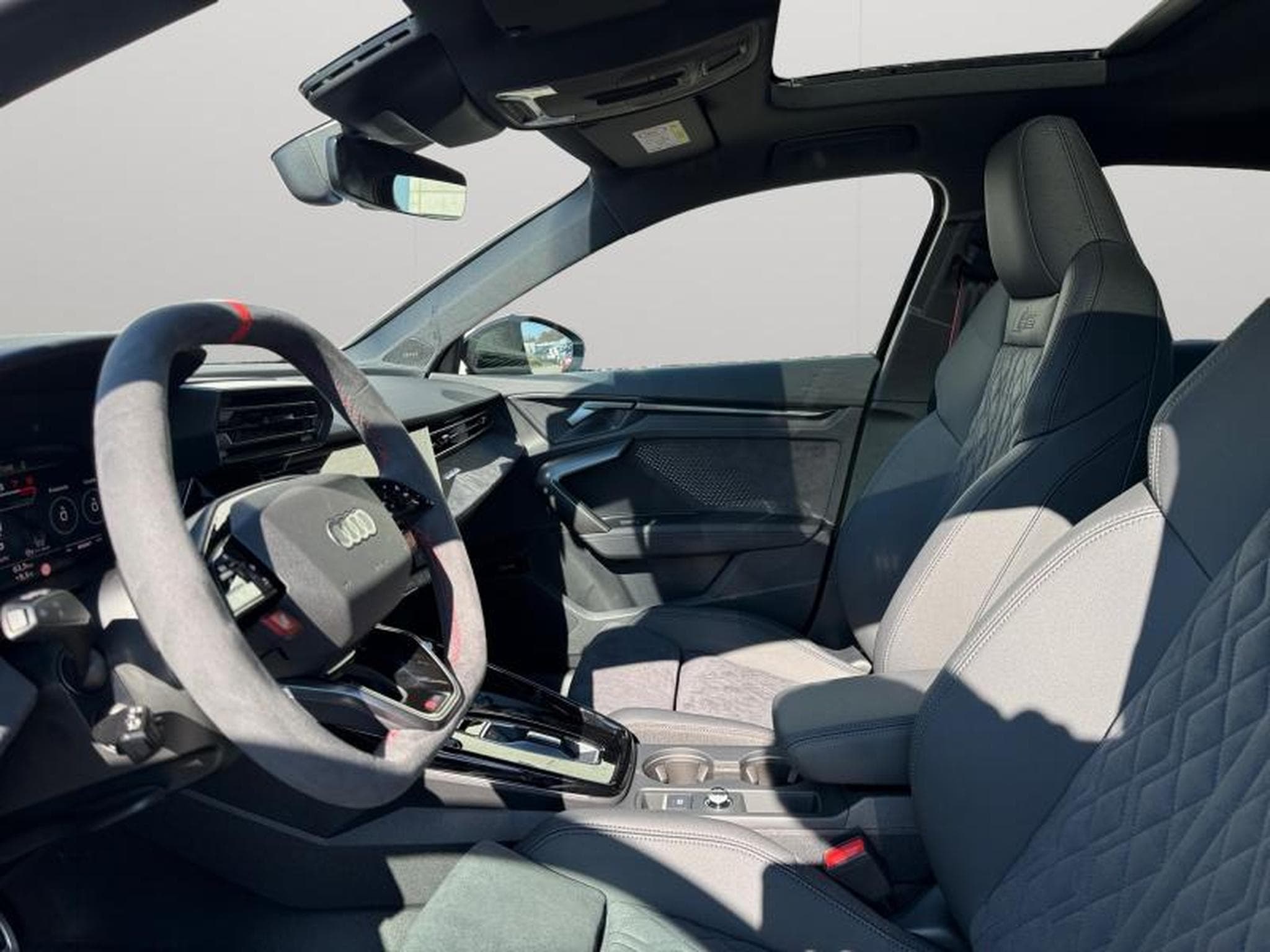 Audi RS3 Limousine / Essence (2026) - Photo 12