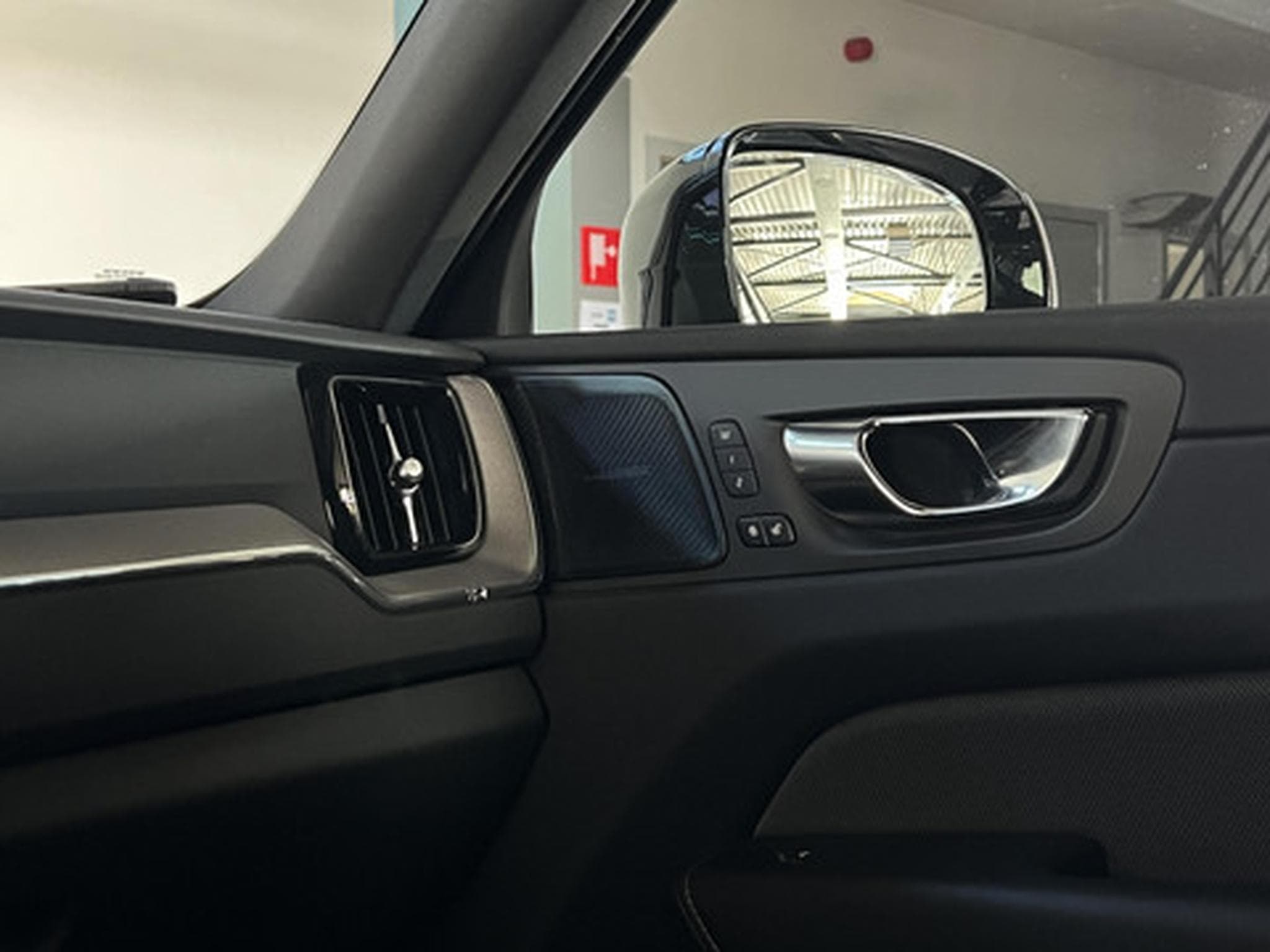 Volvo XC60 XC-60 T6 Recharge Geartronic R-Design | ADAPTIVE CRUISE CONT (2026) - Photo 14